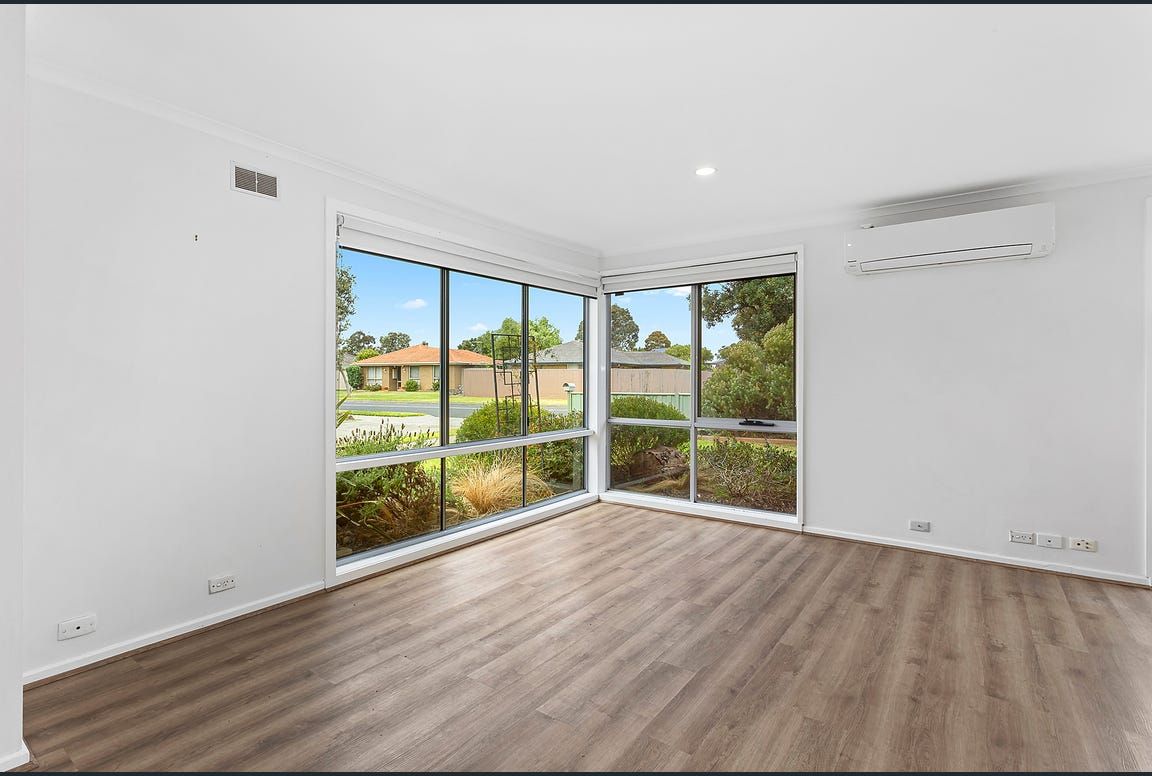 11 Terrigal Drive — photo 4 of 10