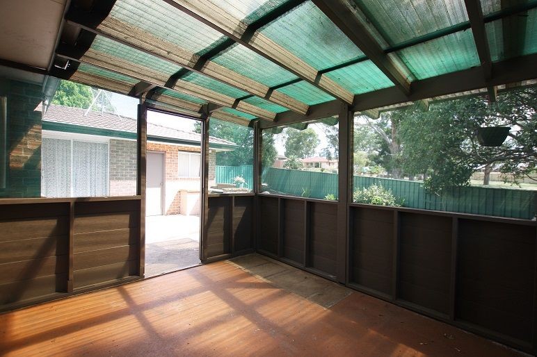 87 Cleopatra Drive, Rosemeadow, NSW 2560