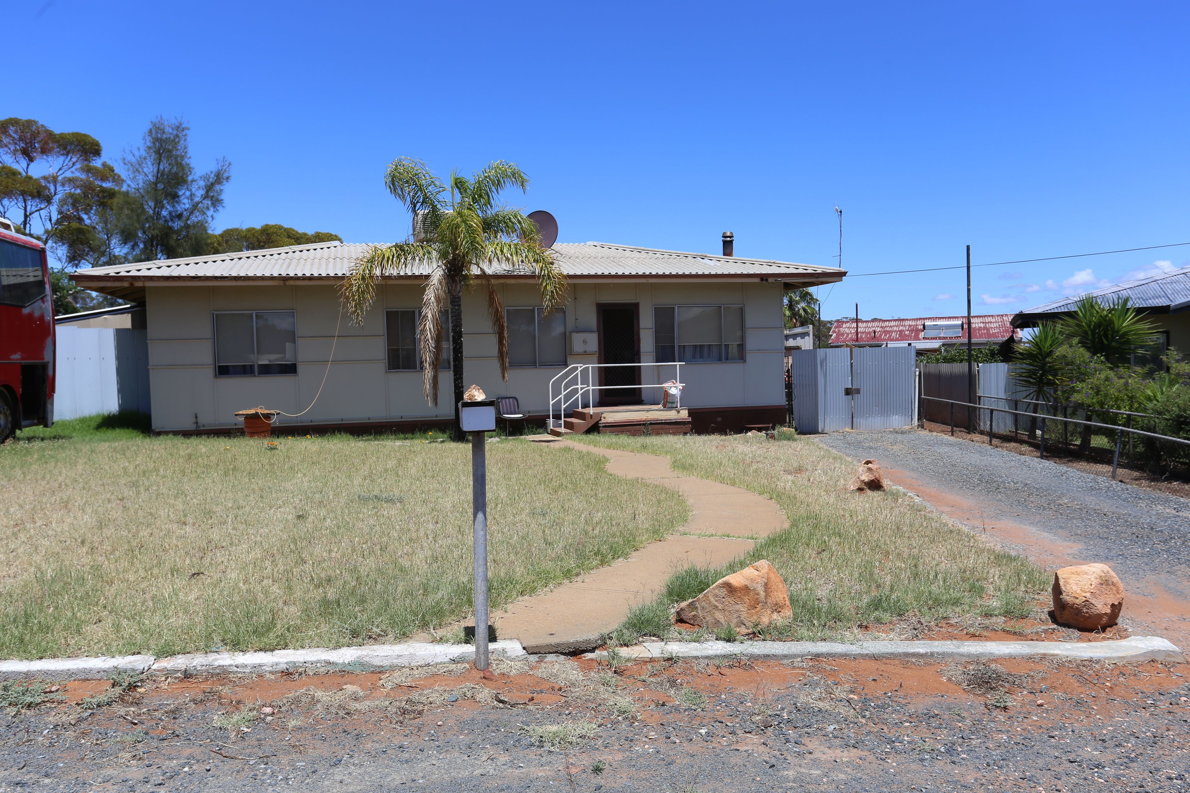 6 New Compton Street, Kambalda East WA 6442