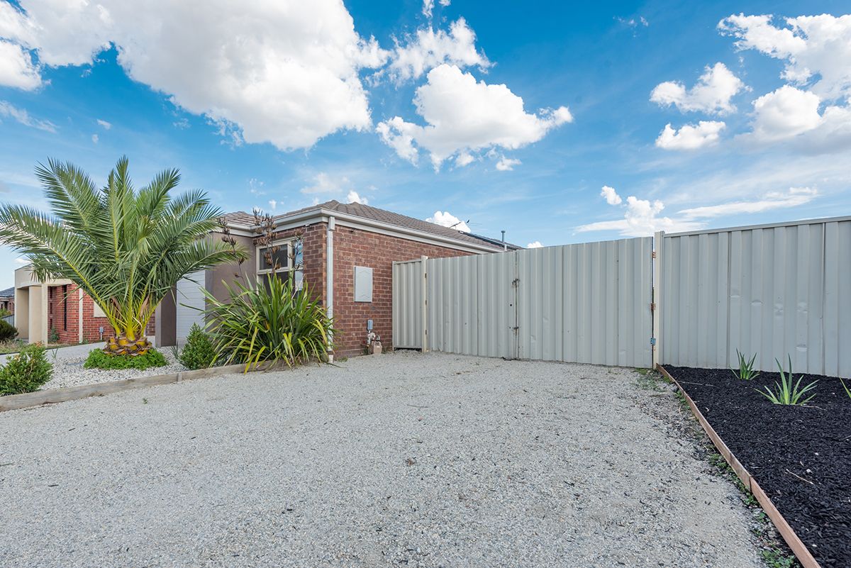 32 Ballybunion Avenue, Craigieburn, VIC 3064