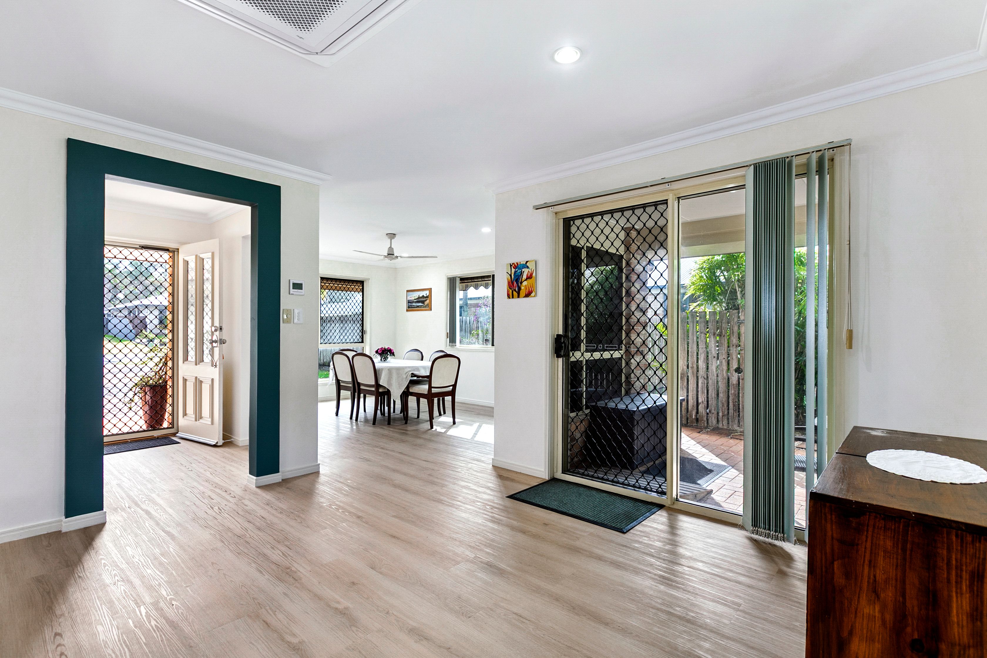 12 Montrose Close — photo 8 of 28
