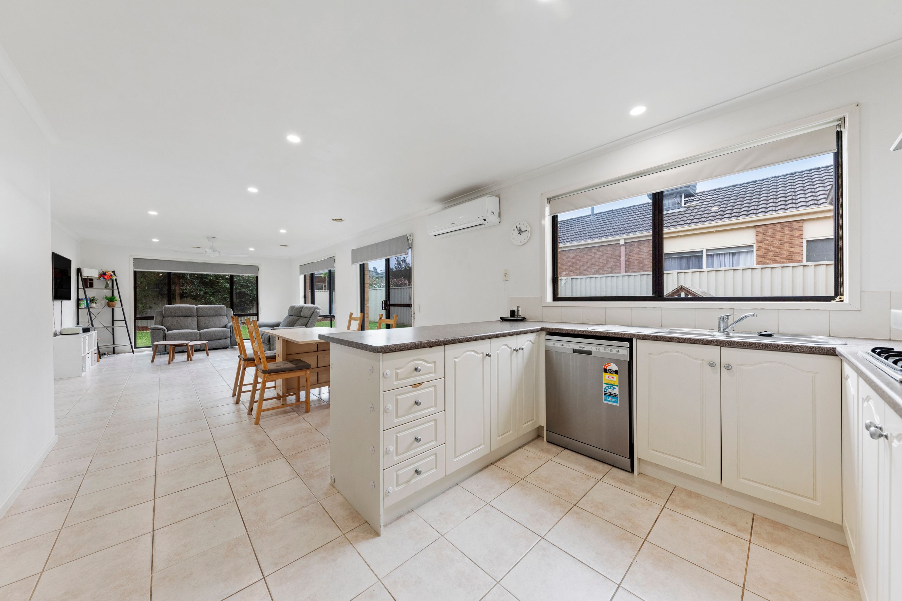 81 Oaklands Way — photo 3 of 21
