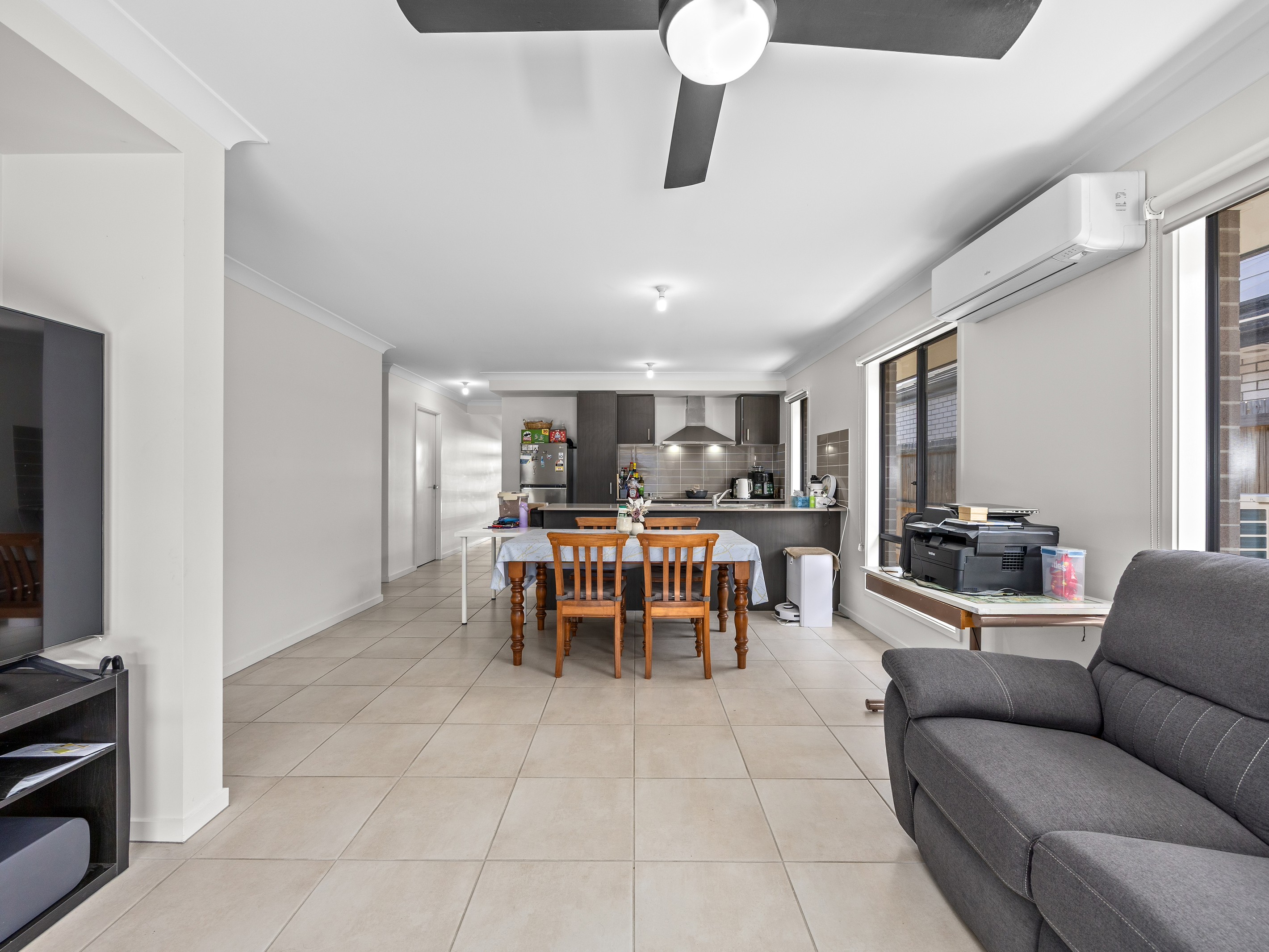 8 Macintyre Street, South Ripley, QLD 4306