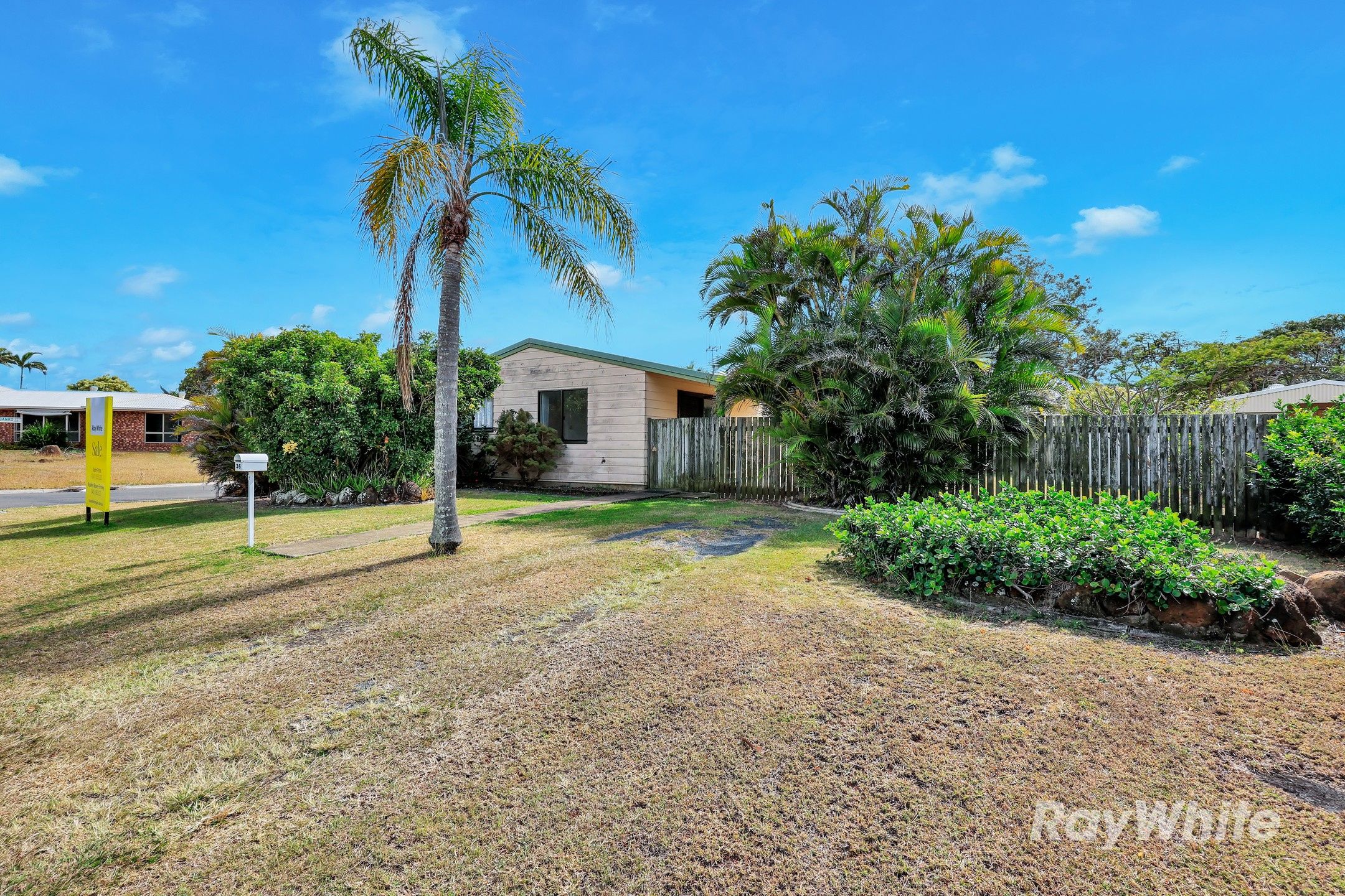 36 Shoreline Crescent — photo 4 of 23