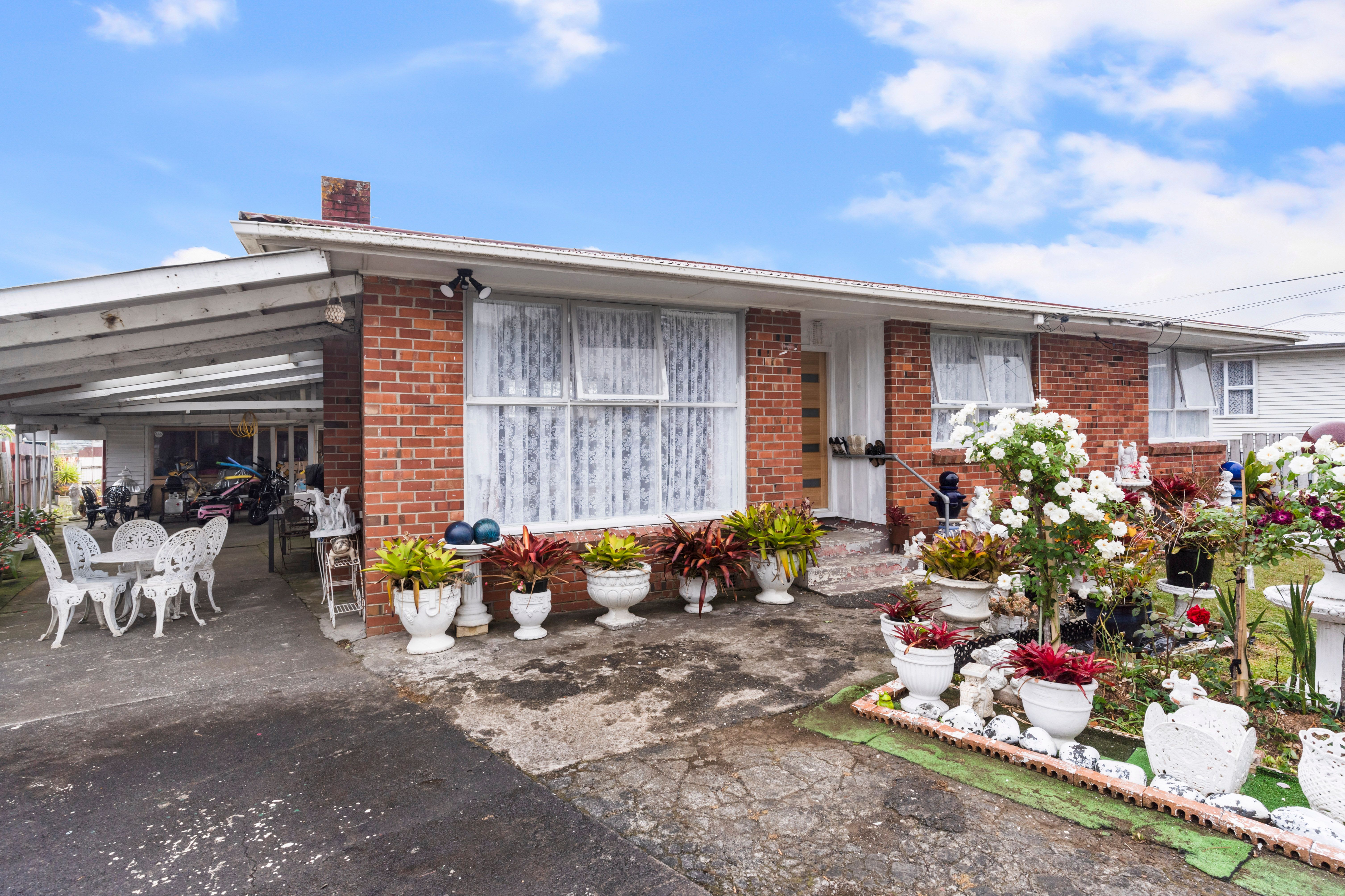 76 Blake Road, Mangere East, Manukau City