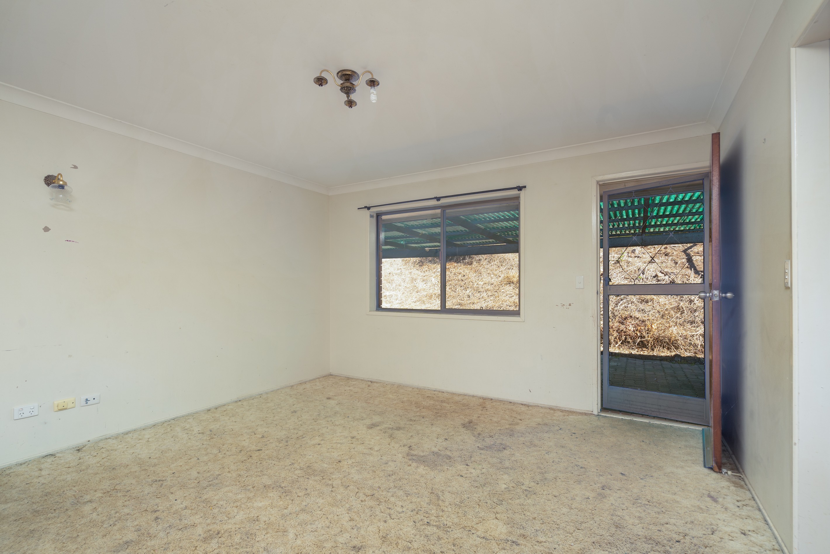 99 Stokes Road, Pine Mountain, QLD 4306