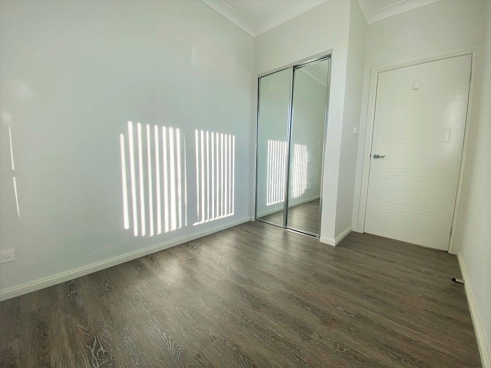 98 Atlantic Boulevard, Glenfield, NSW 2167