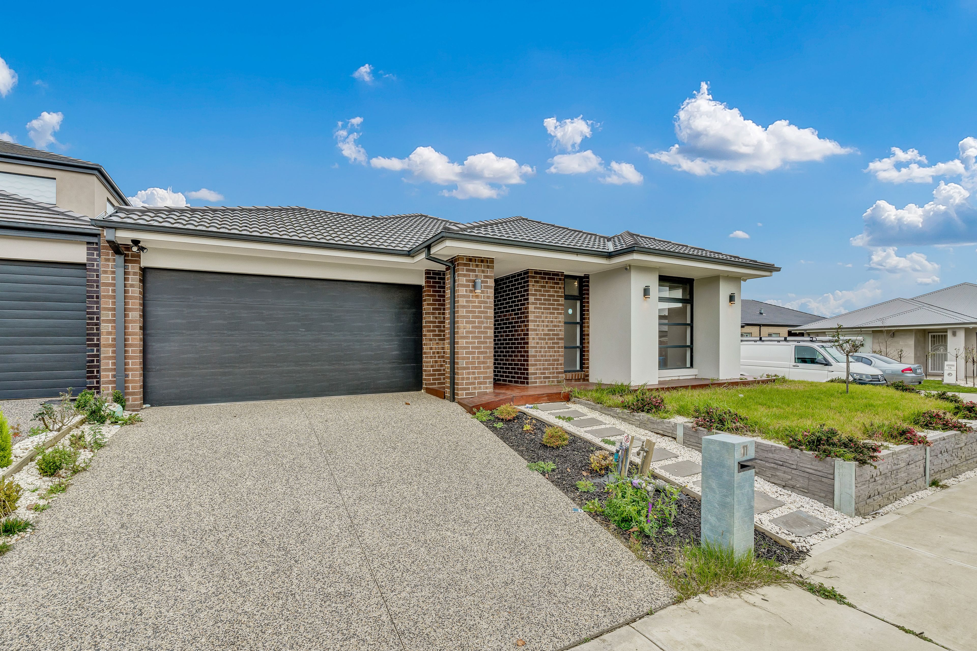 11 Mountjoy Circuit, Clyde North, VIC 3978