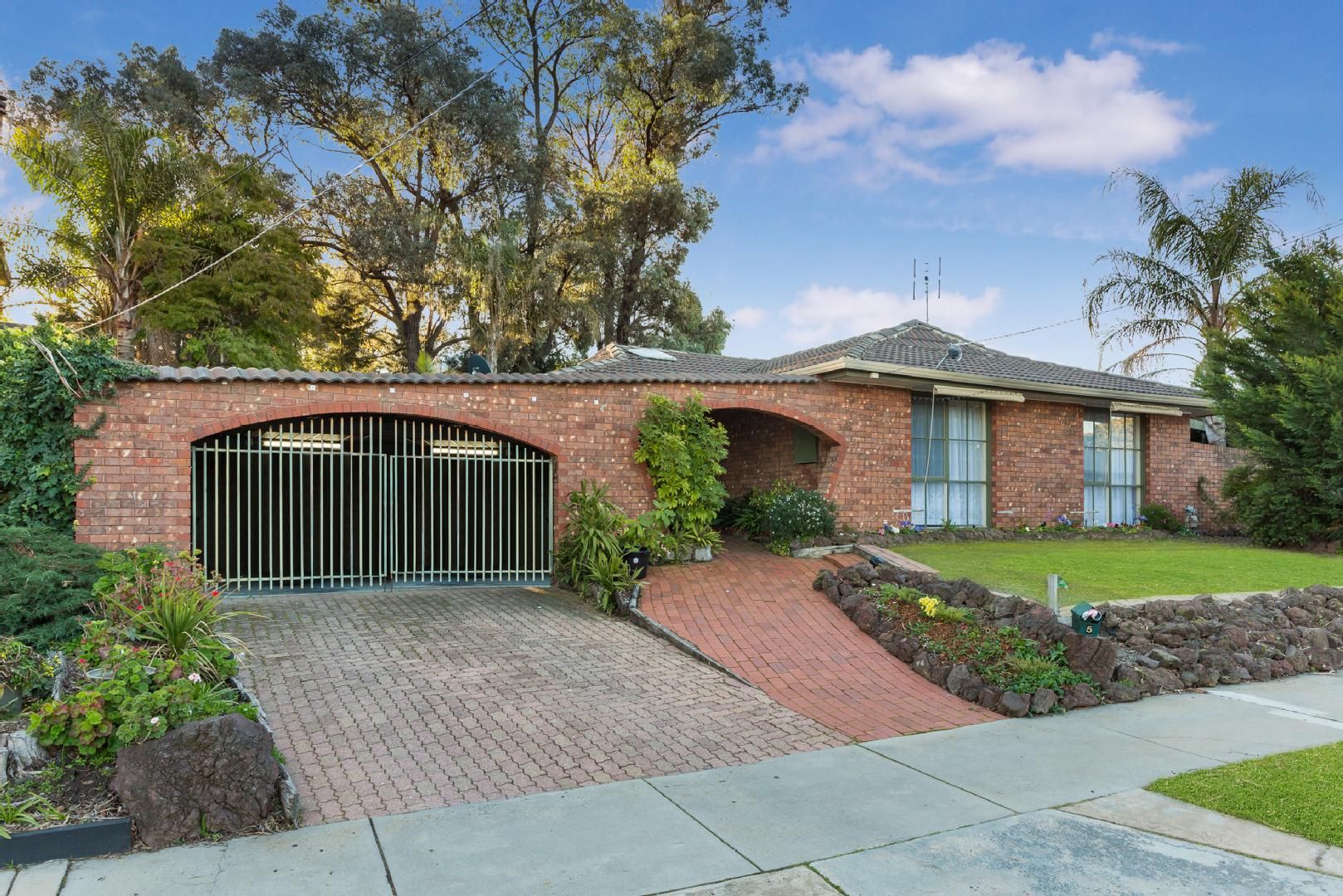 5 Boronia Crescent, Strathdale VIC 3550