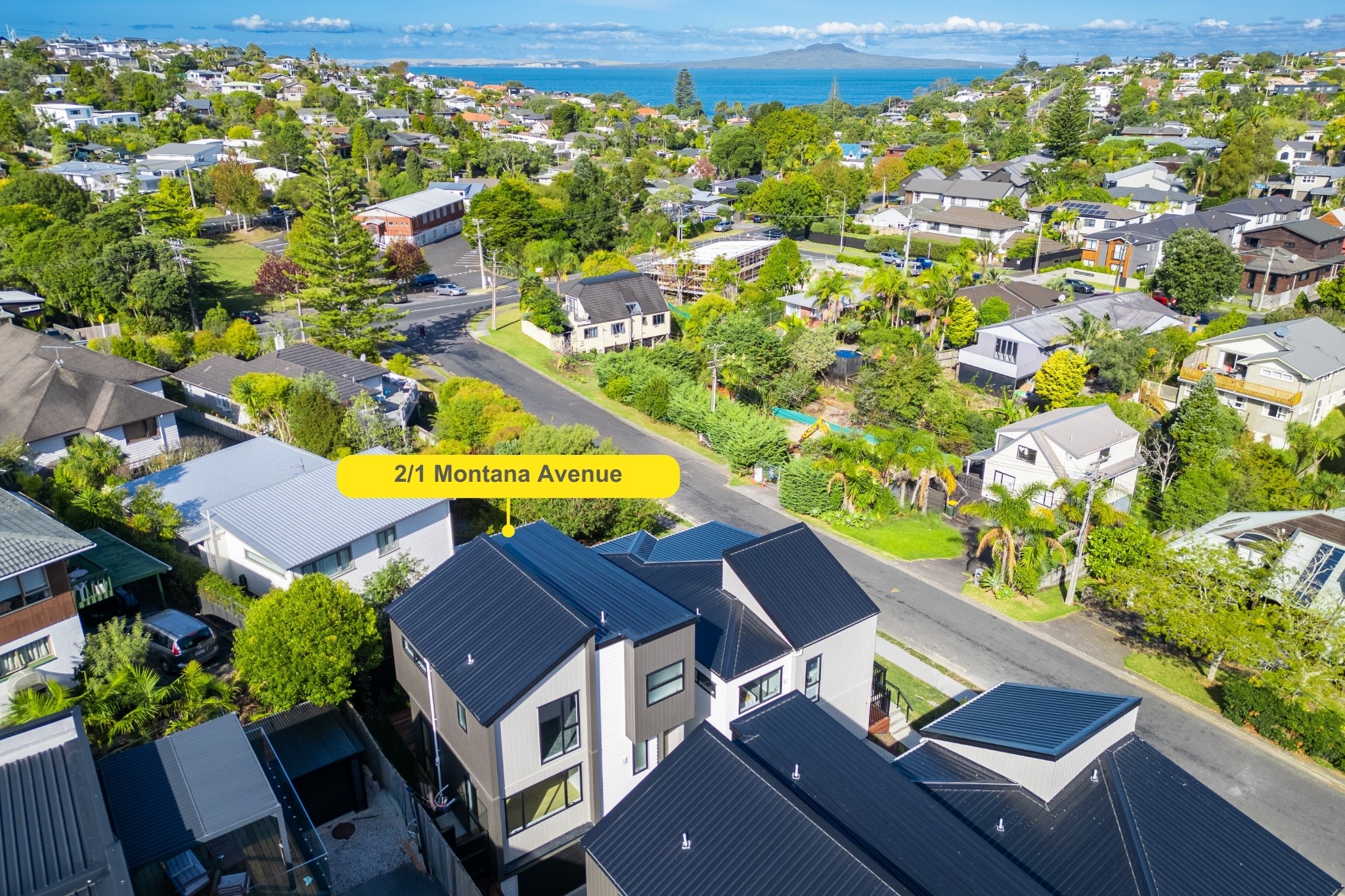2/1 Montana Avenue, Murrays Bay, North Shore City