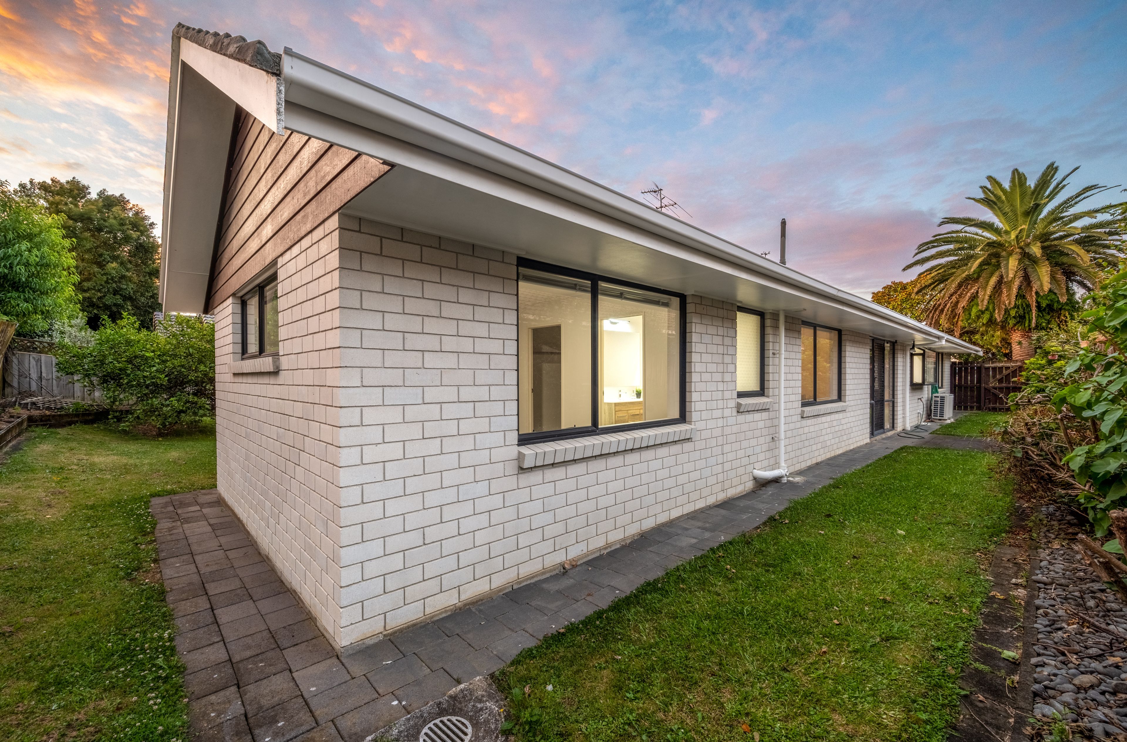 2/2 West Fairway, Golflands, Manukau City