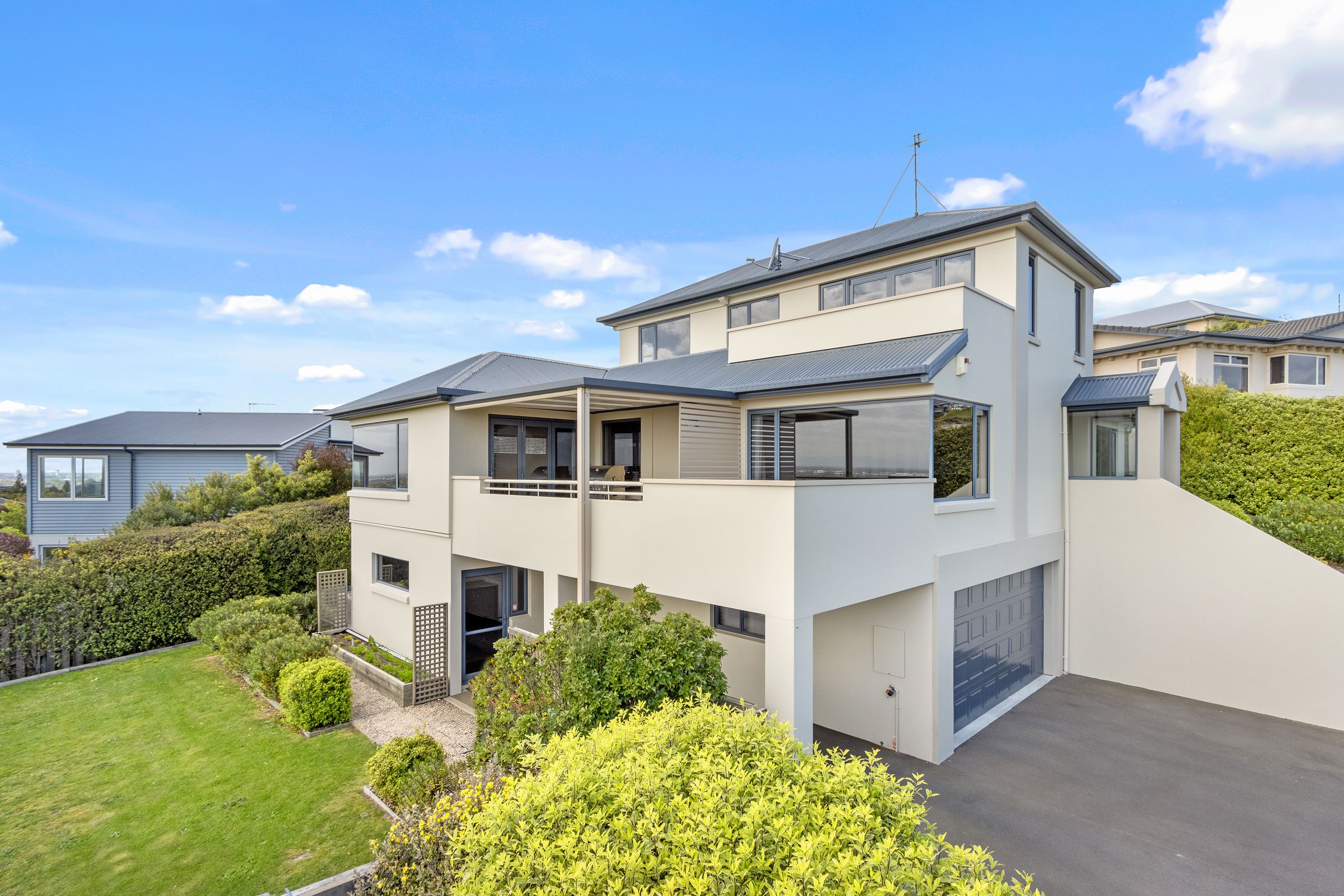 31 Highcrest Heights, Westmorland, Christchurch City 8025 Sold House