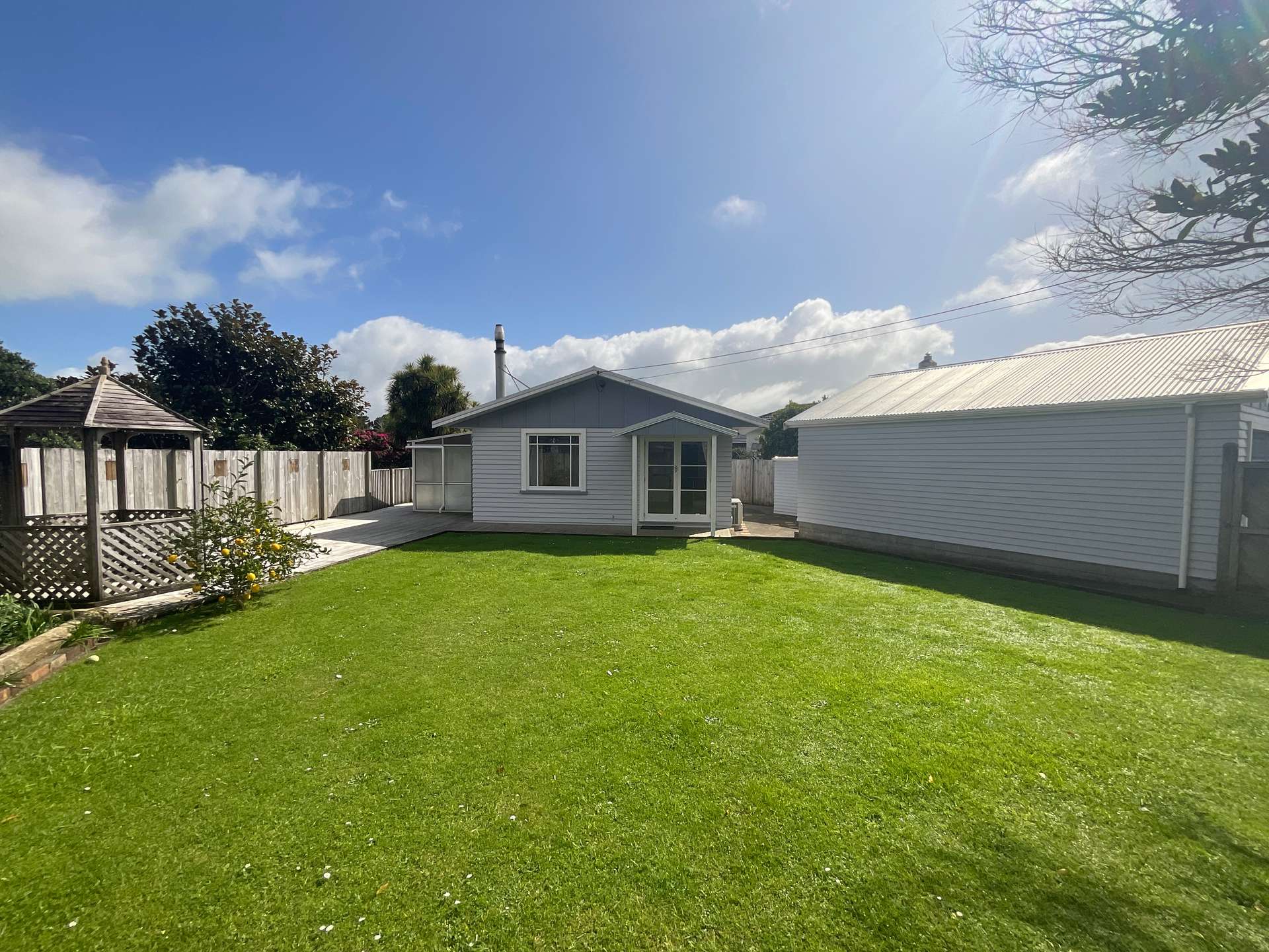 194 Seaview Road photo 1