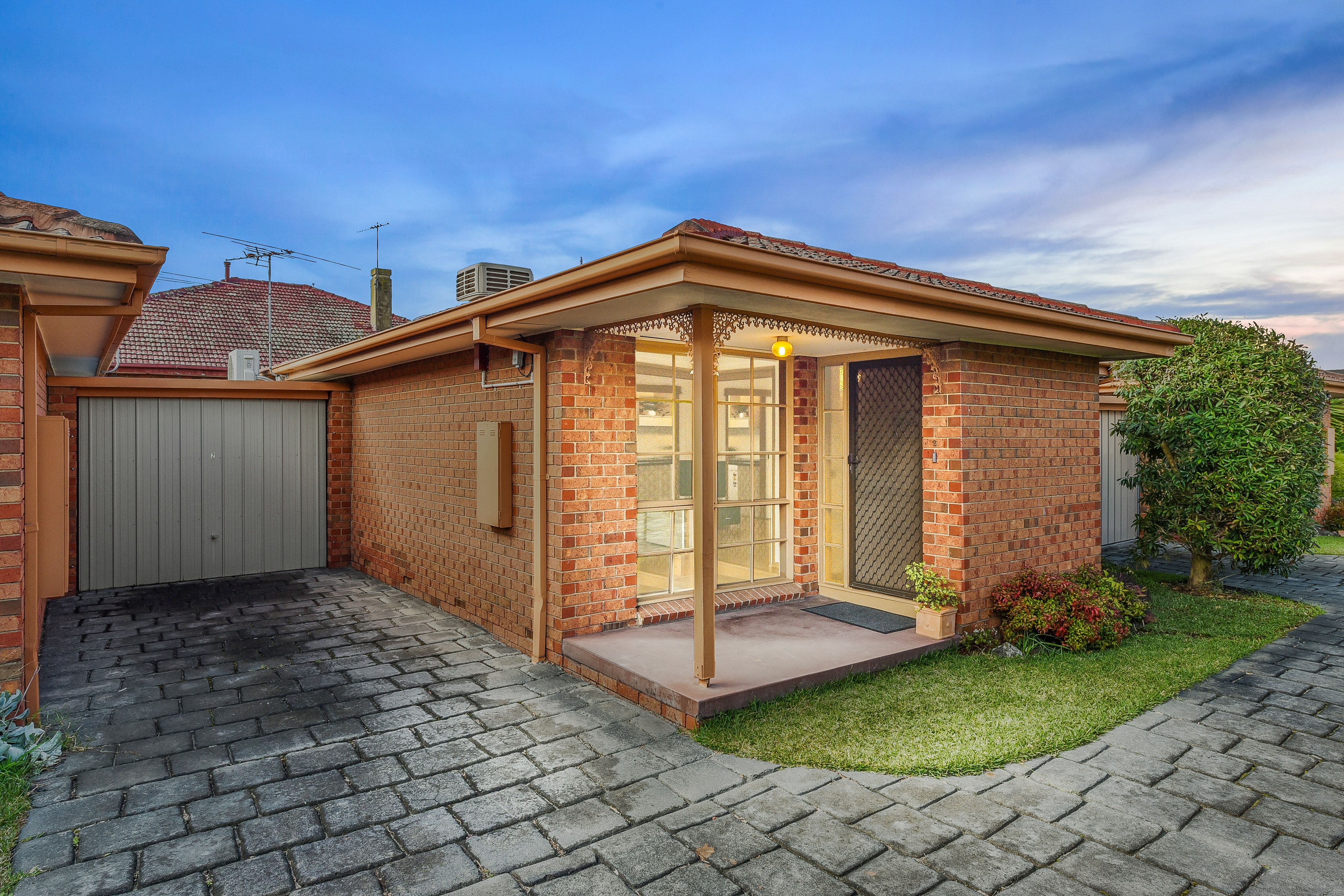 2/98-100 Neville Street — photo from Ray White Mount Waverley