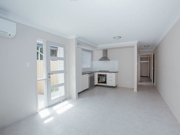 2/11 Greenpark Drive, Crestmead, QLD 4132