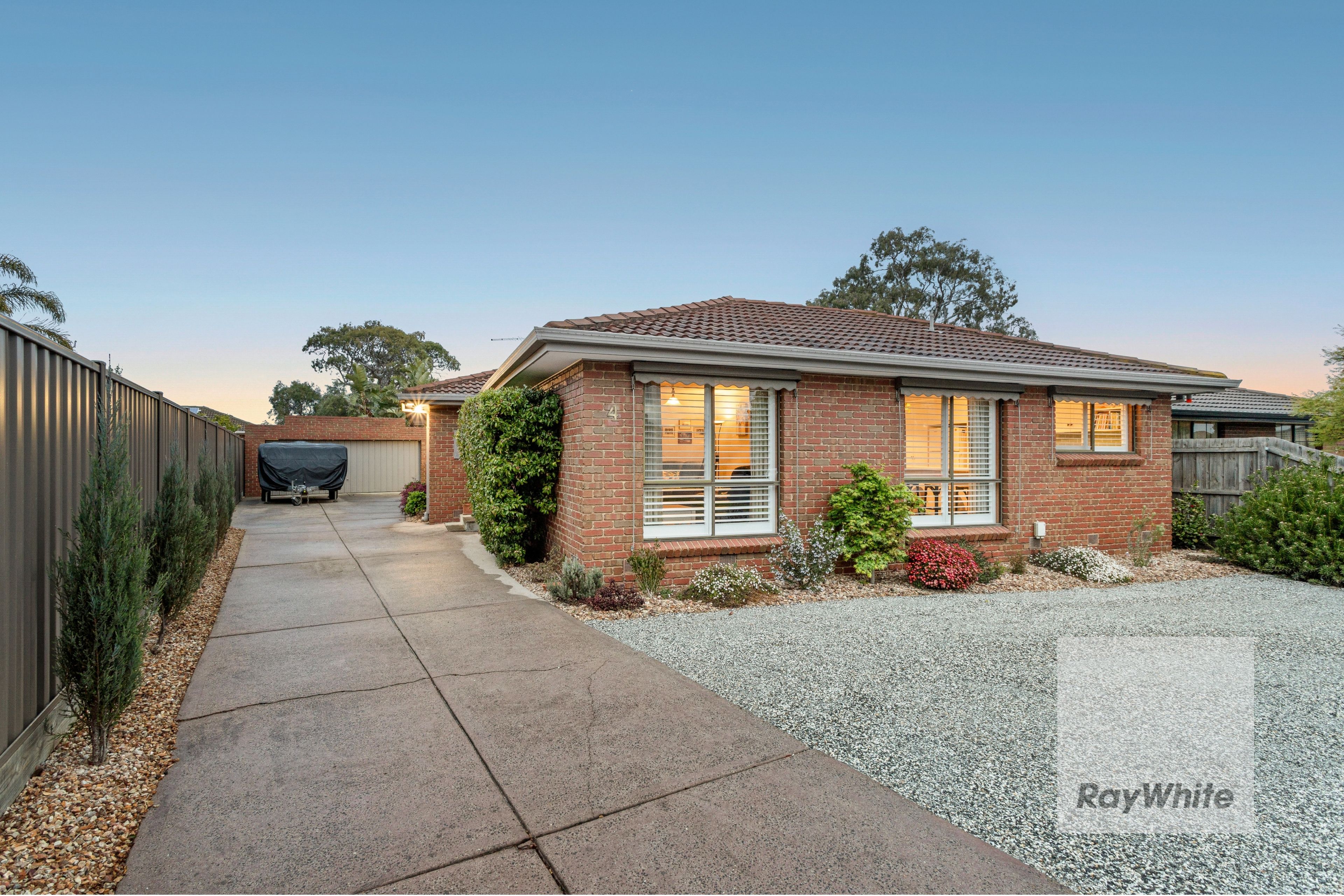 4 Fowler Court , Mill Park VIC 3082