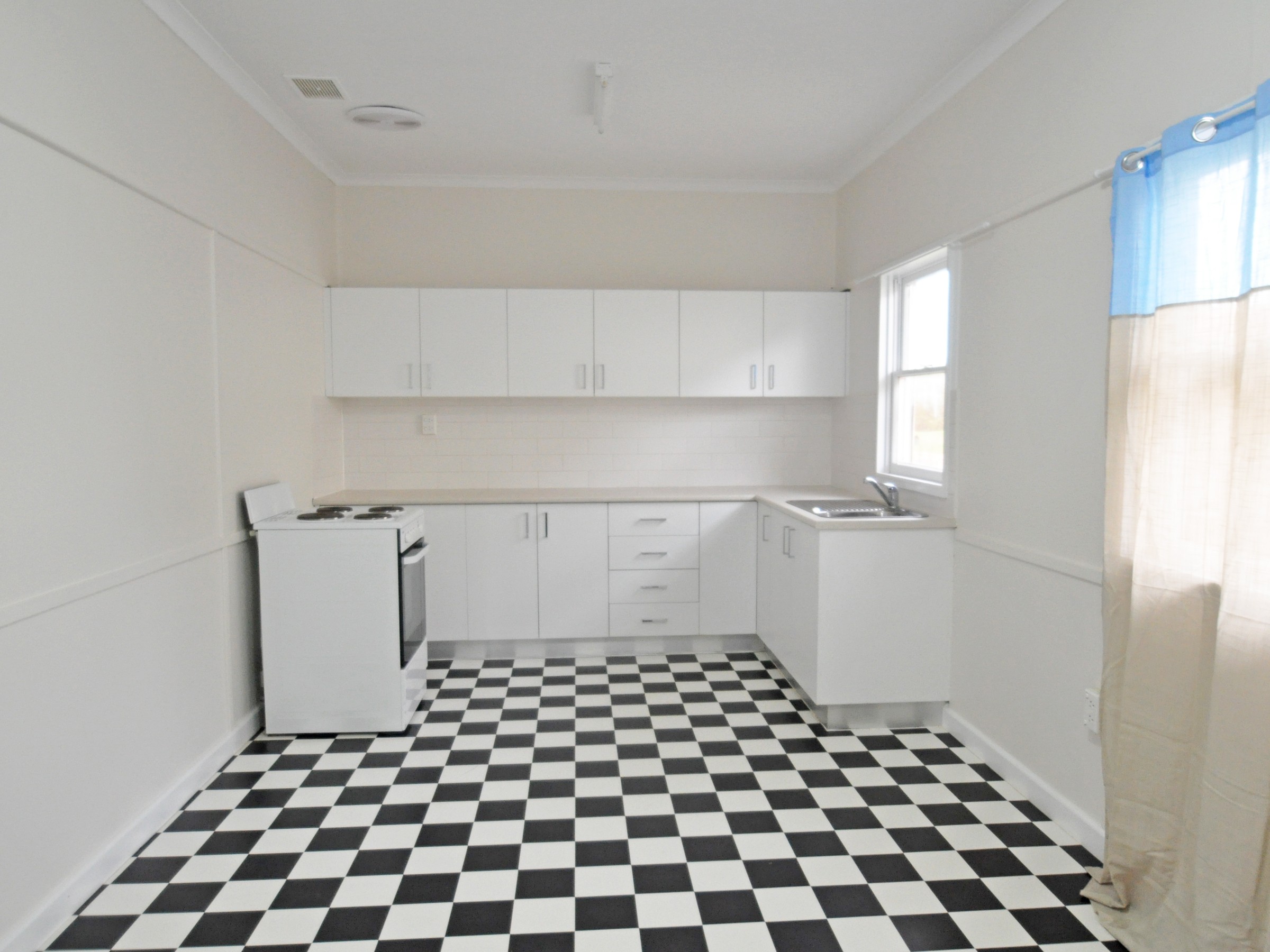 9 Robert Street, Junee, NSW 2663