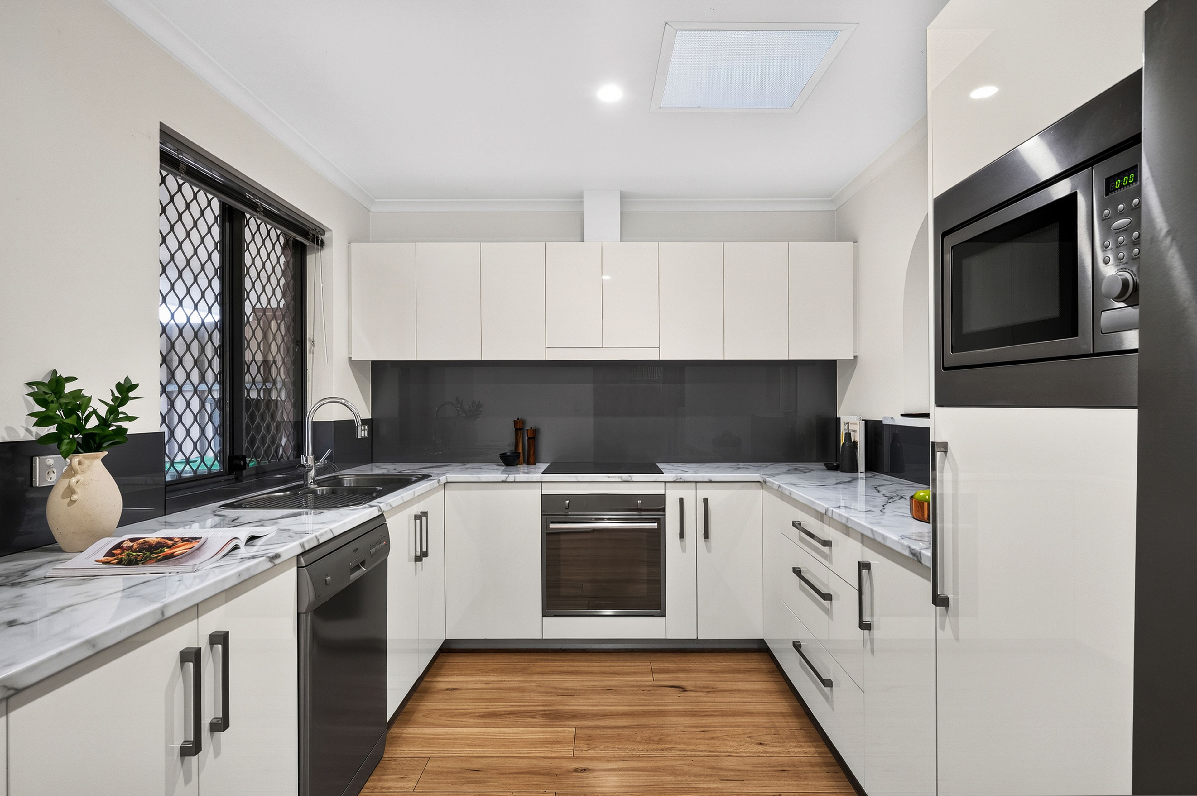 2/20 Wheaton Road — photo 4 of 10