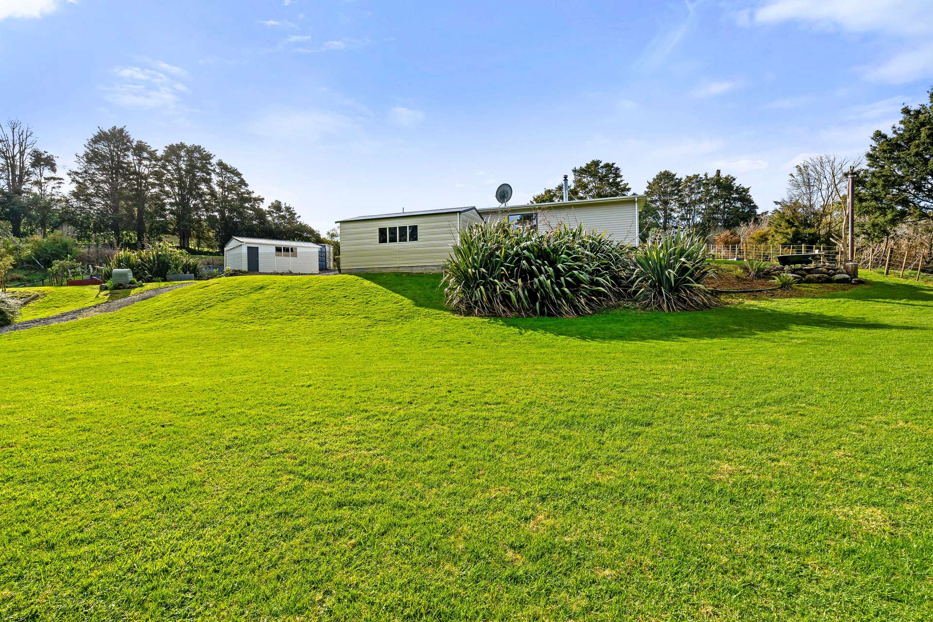 348 Riponui Road photo 20