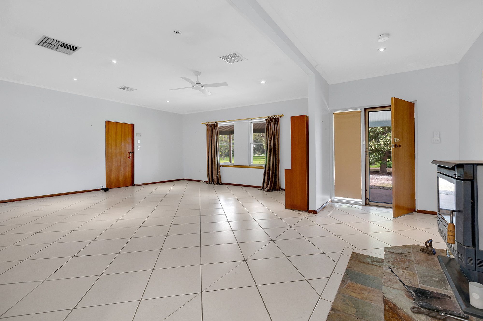 1520 Boundary Road — photo 5 of 30