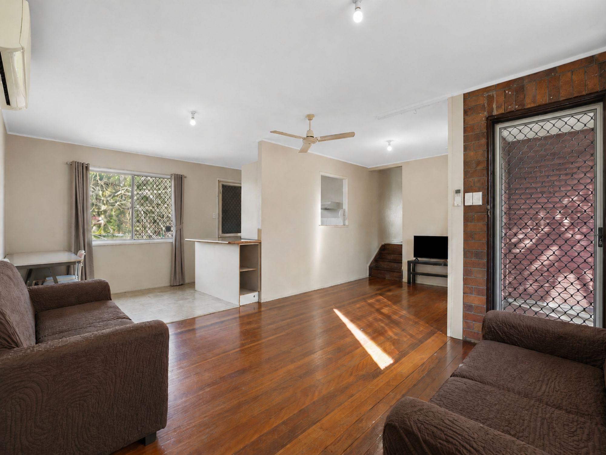 338 Kingston Road — photo 5 of 17