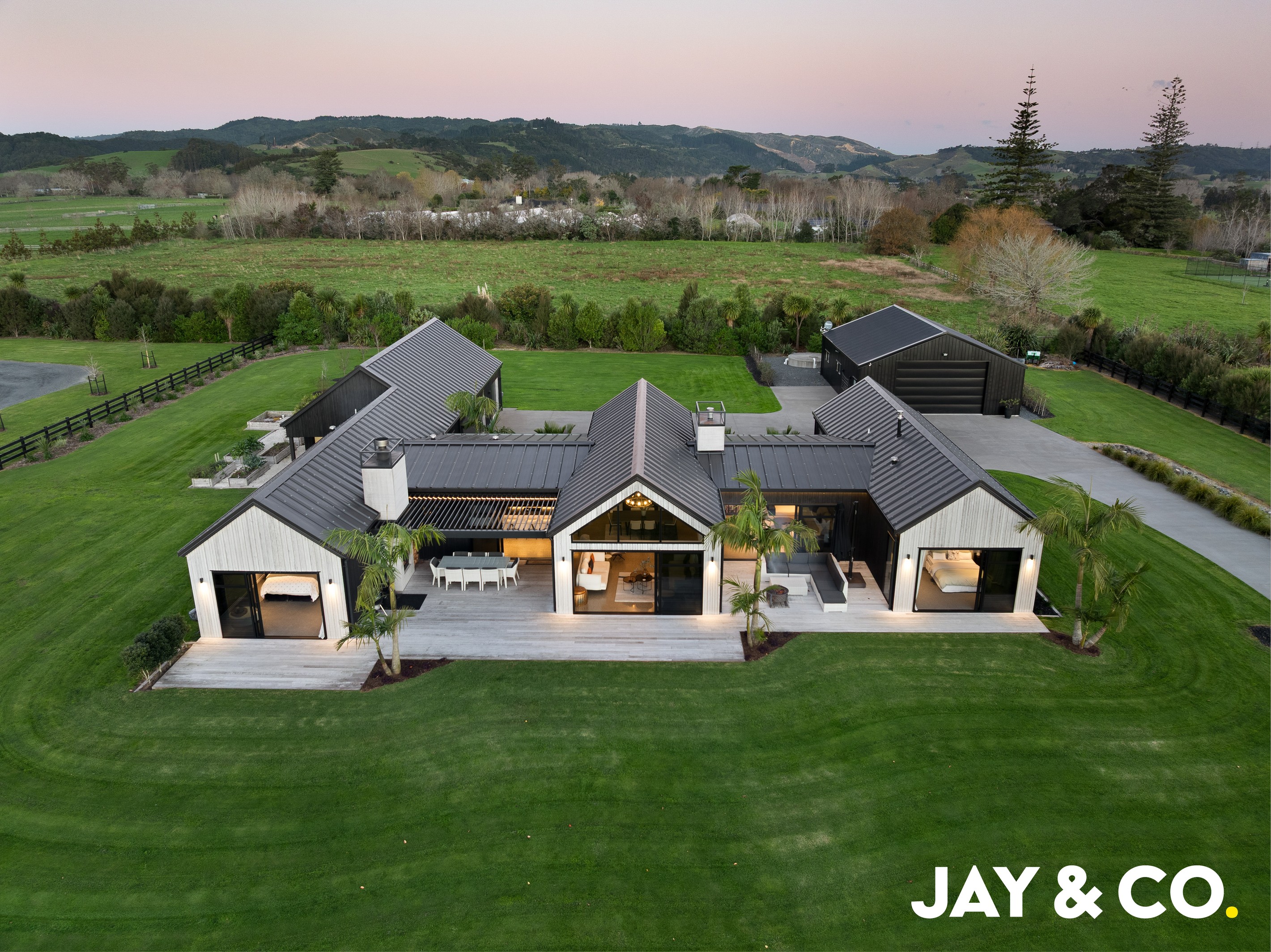 5 Rossbern Lane, Clevedon, Manukau City
