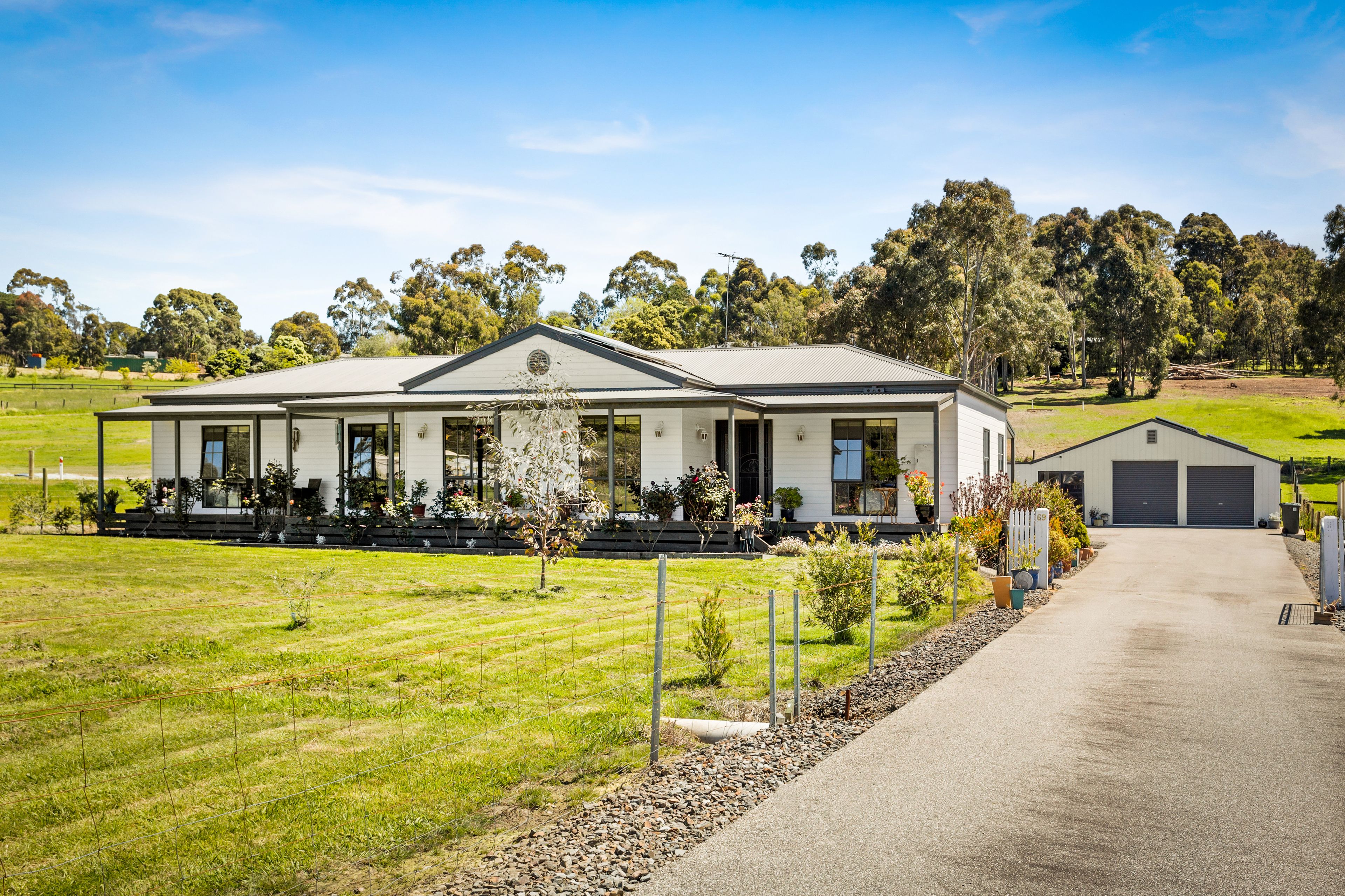 69 Main Neerim Road, Drouin VIC 3818
