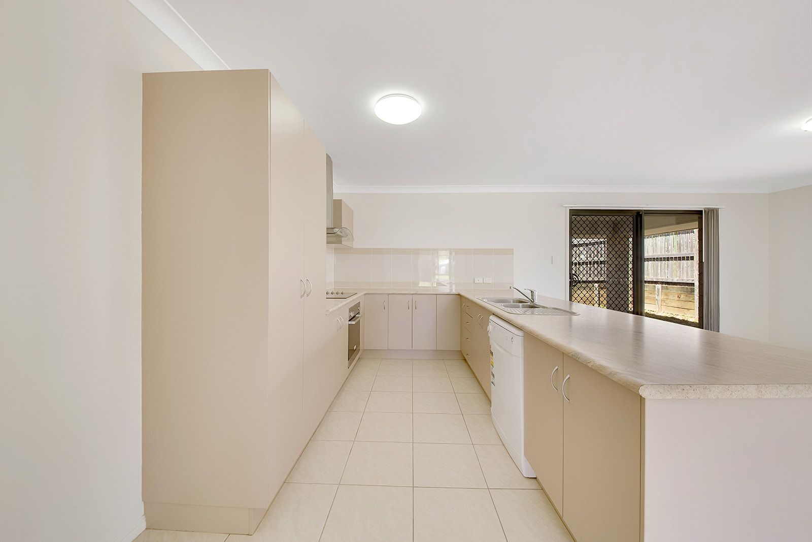 2 Karloom Close, Kirkwood, QLD 4680
