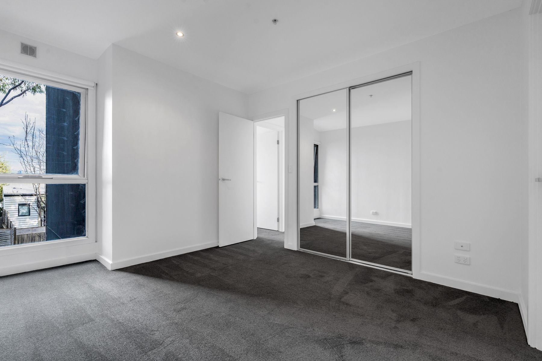 21/777 Bell Street — photo 13 of 16