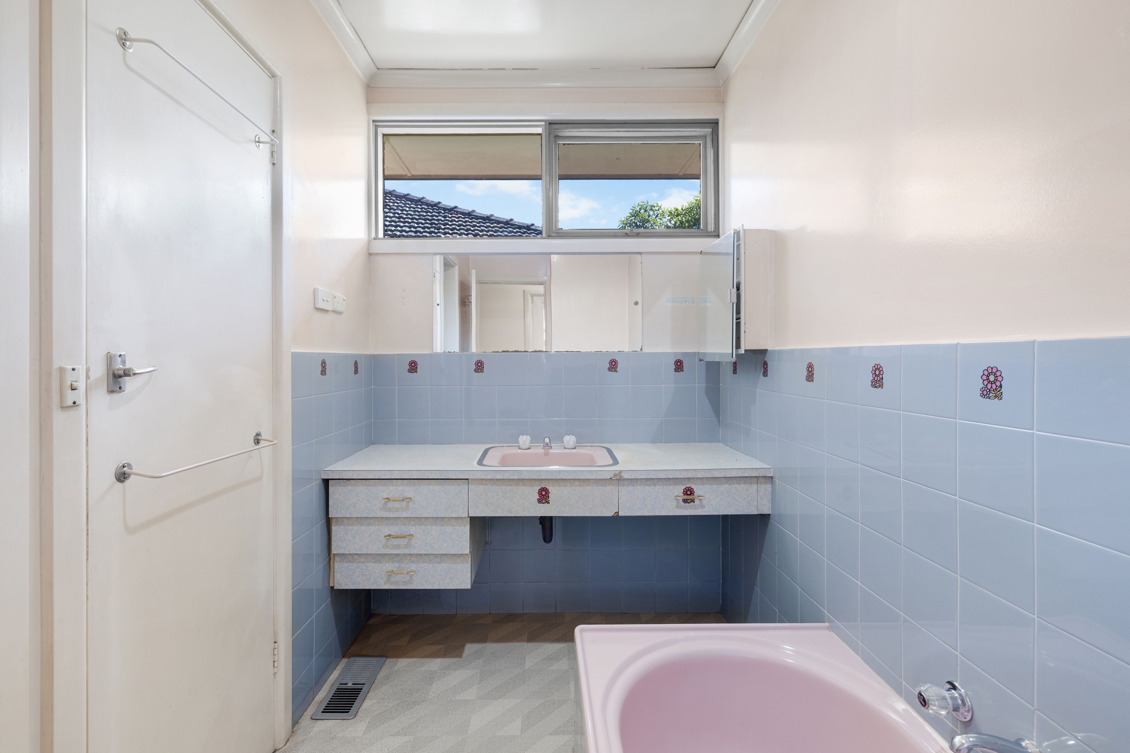 21 Freda Avenue — photo 10 of 17