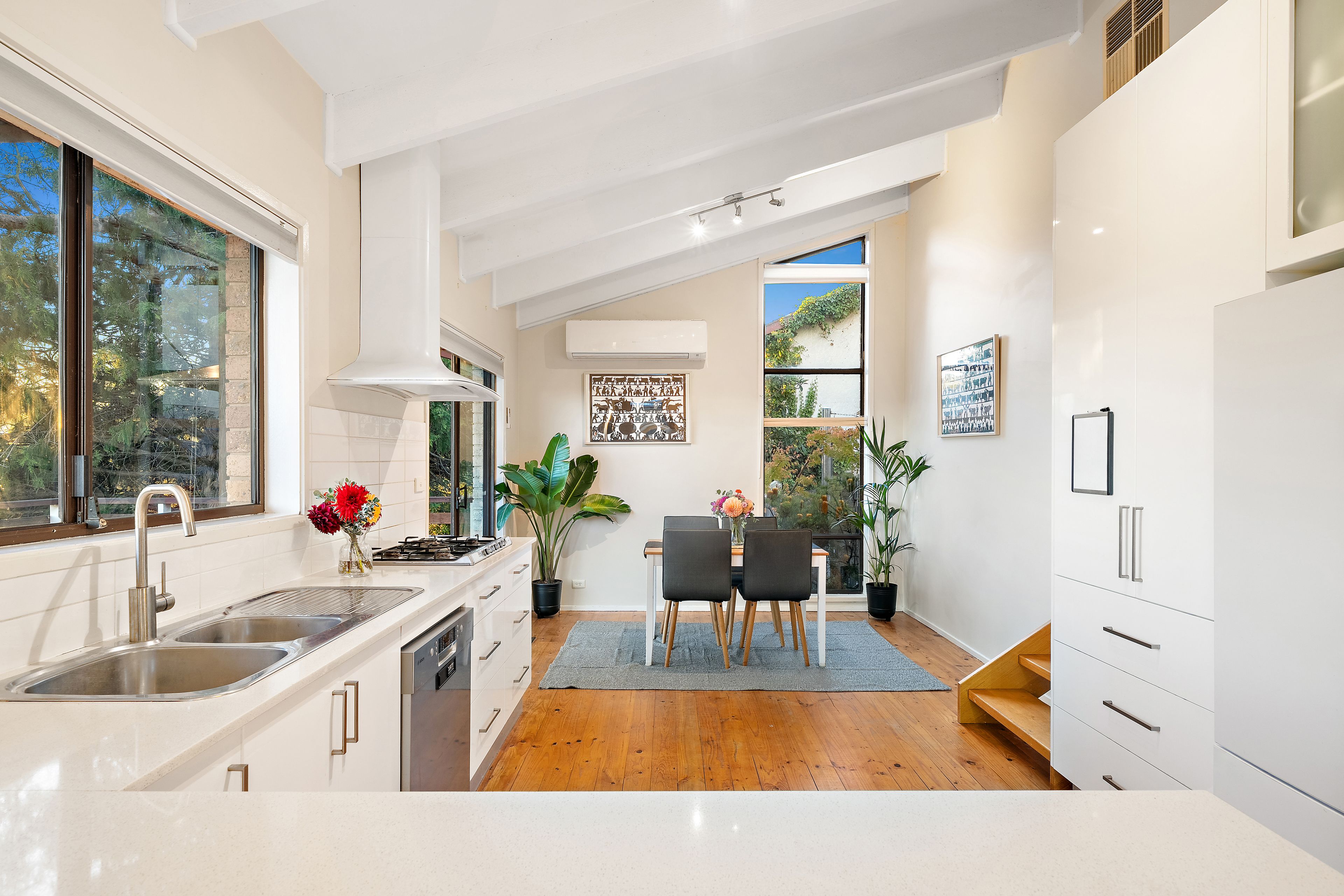 220 Bugden Avenue, Fadden, ACT 2904 - Sold House - Ray White Canberra