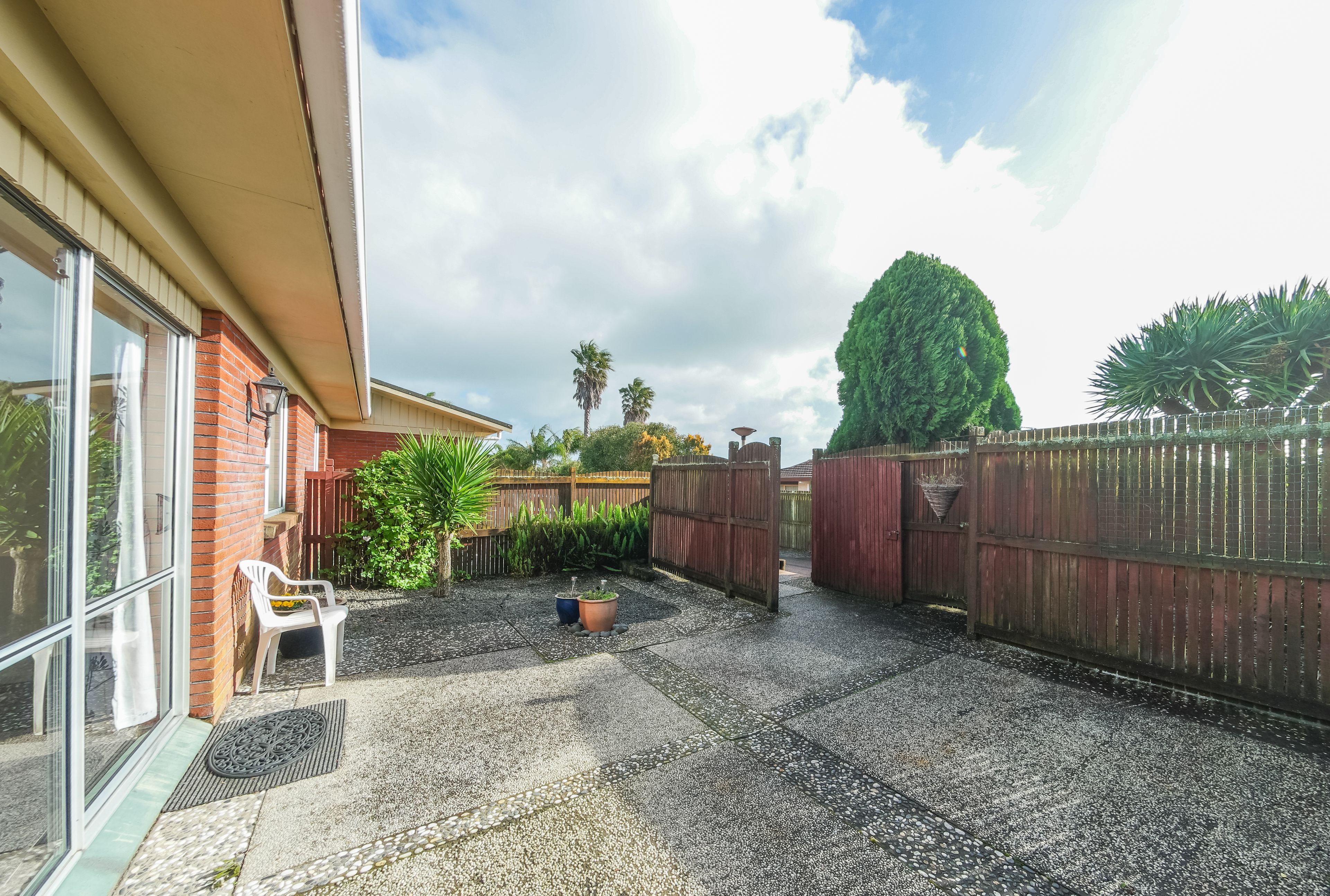 2/10 Ursula Place, Half Moon Bay, Manukau City