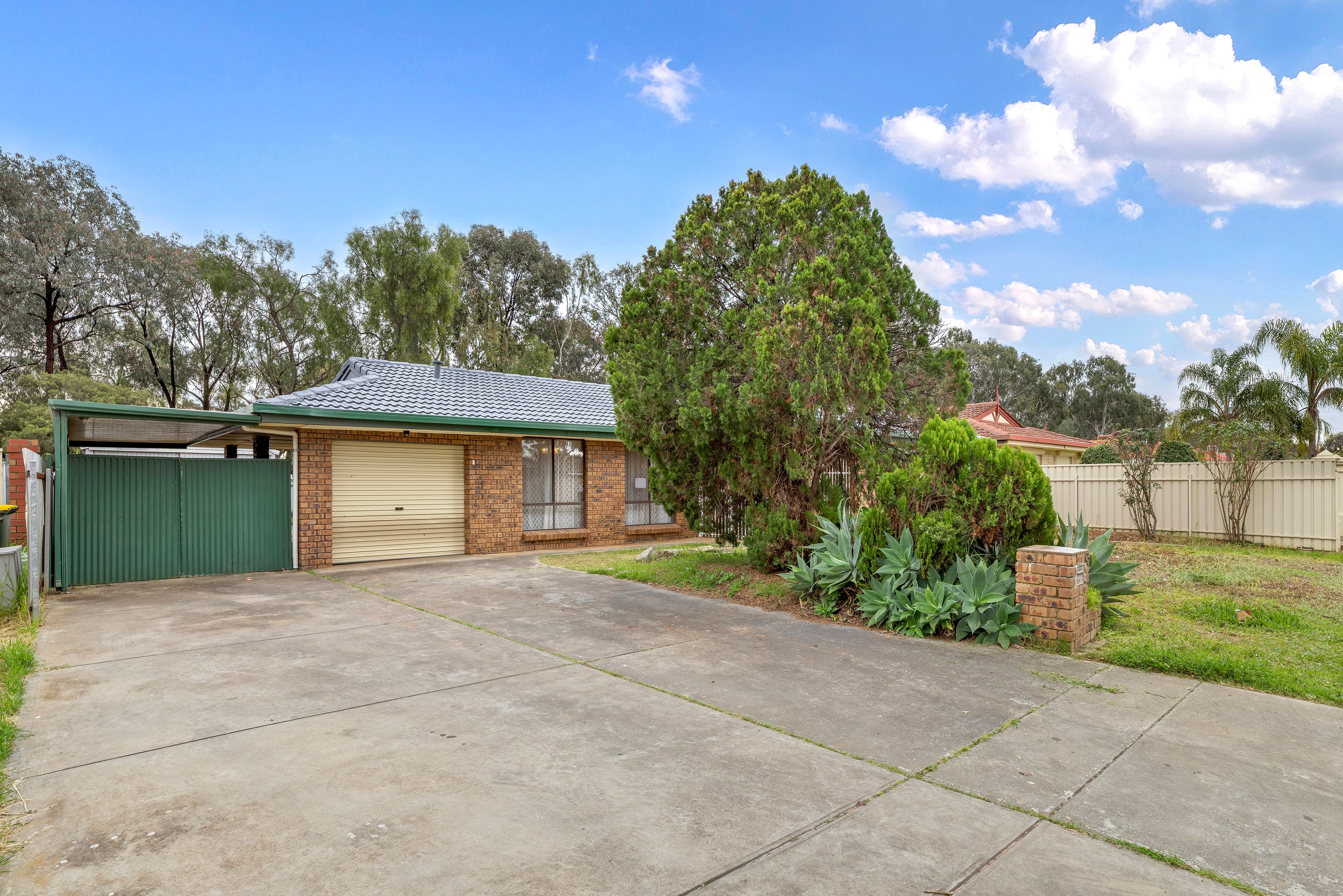 22 Banksia Crescent — photo 2 of 26