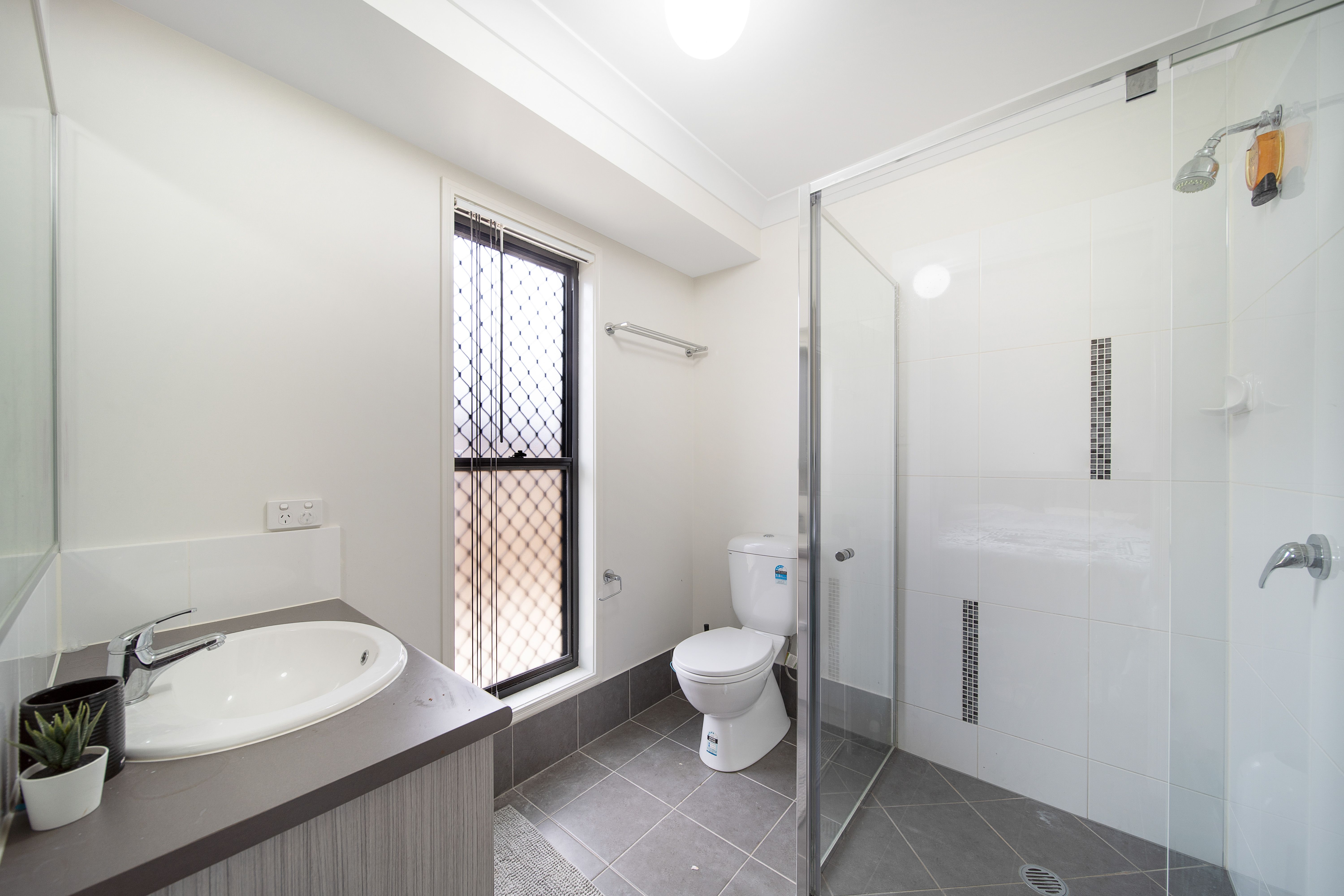 16 Greenpark Drive, Crestmead, QLD 4132