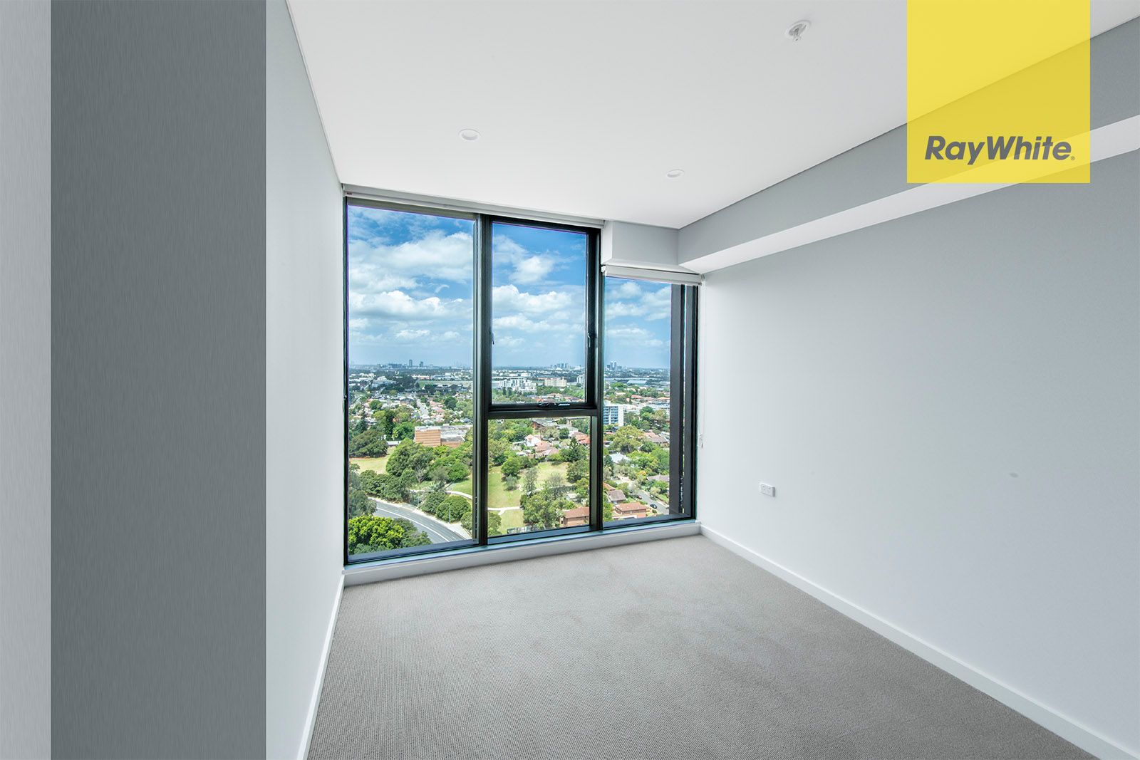 2208/14-20 Parkes Street — photo 7 of 11