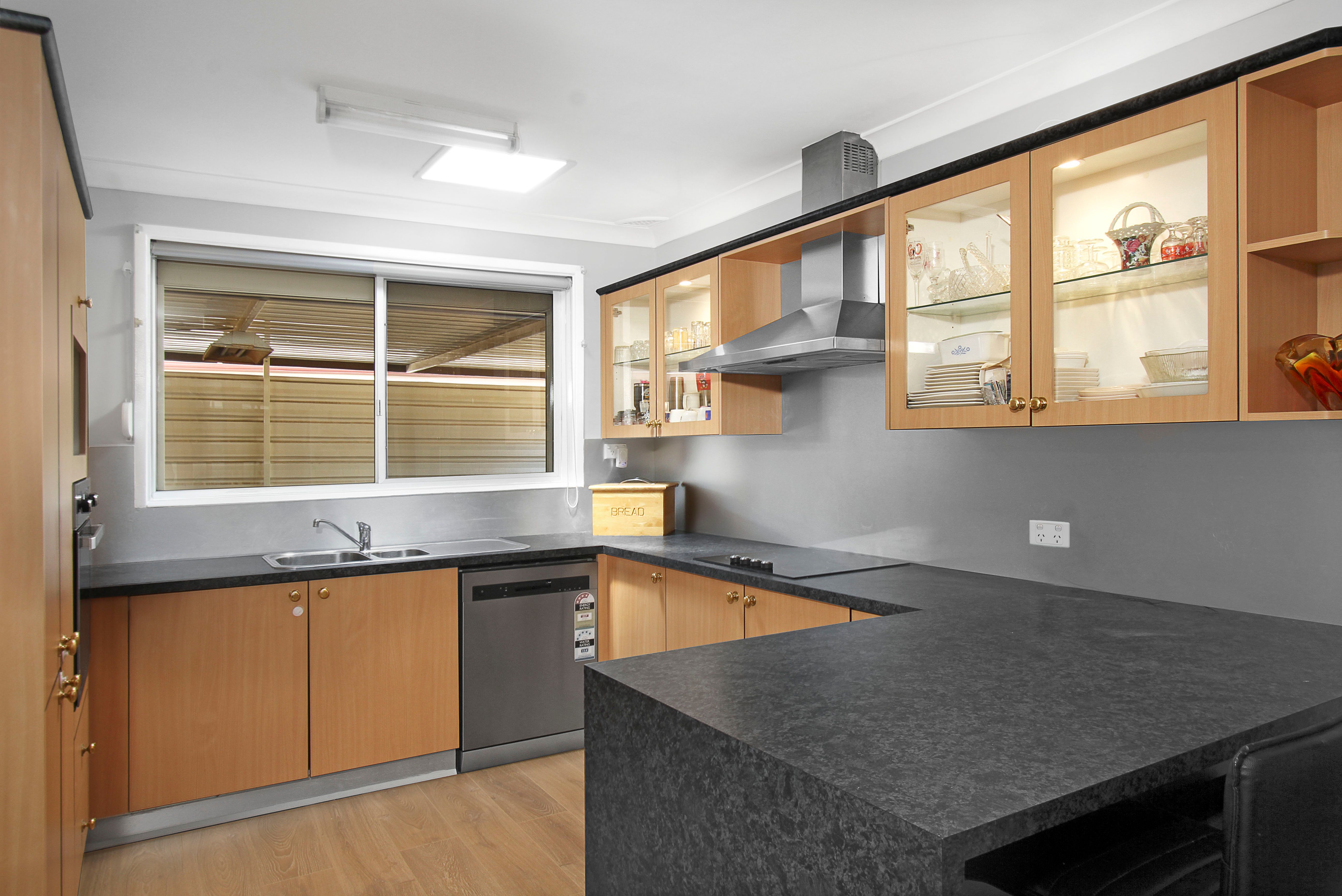27 Melbourne Road, St Johns Park, NSW 2176