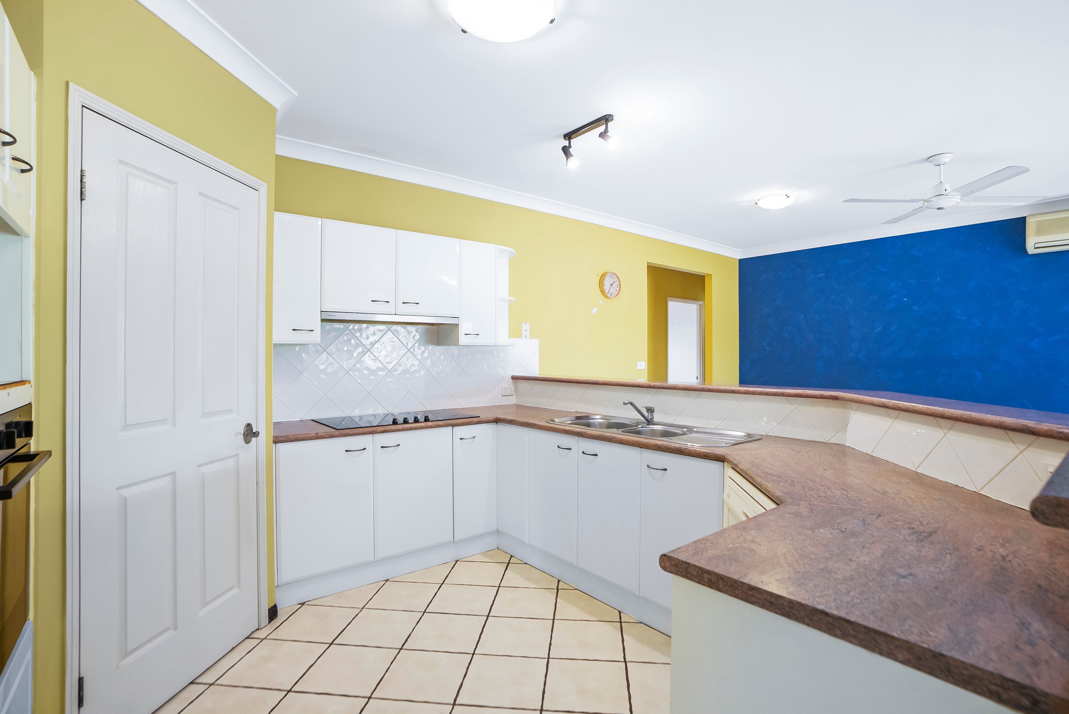 8 Spowatt Close, Kanimbla, QLD 4870