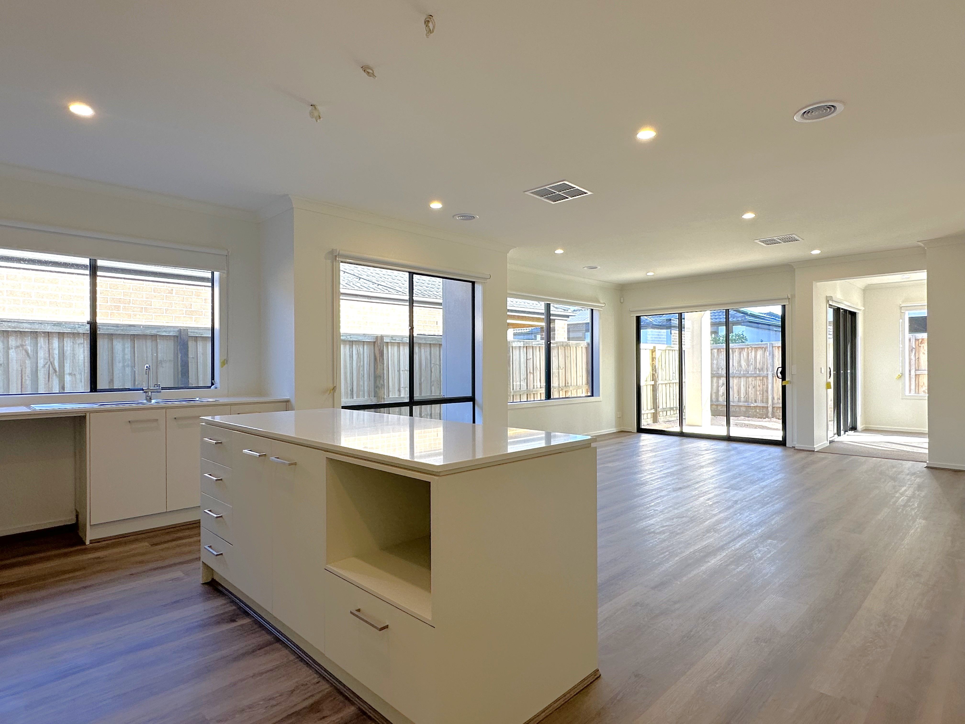 8 Caseys Way, Donnybrook, VIC 3064