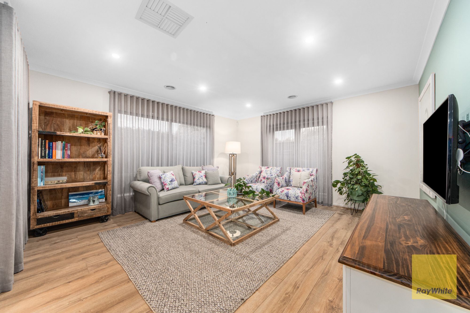 27 Albanvale Drive — photo 10 of 20