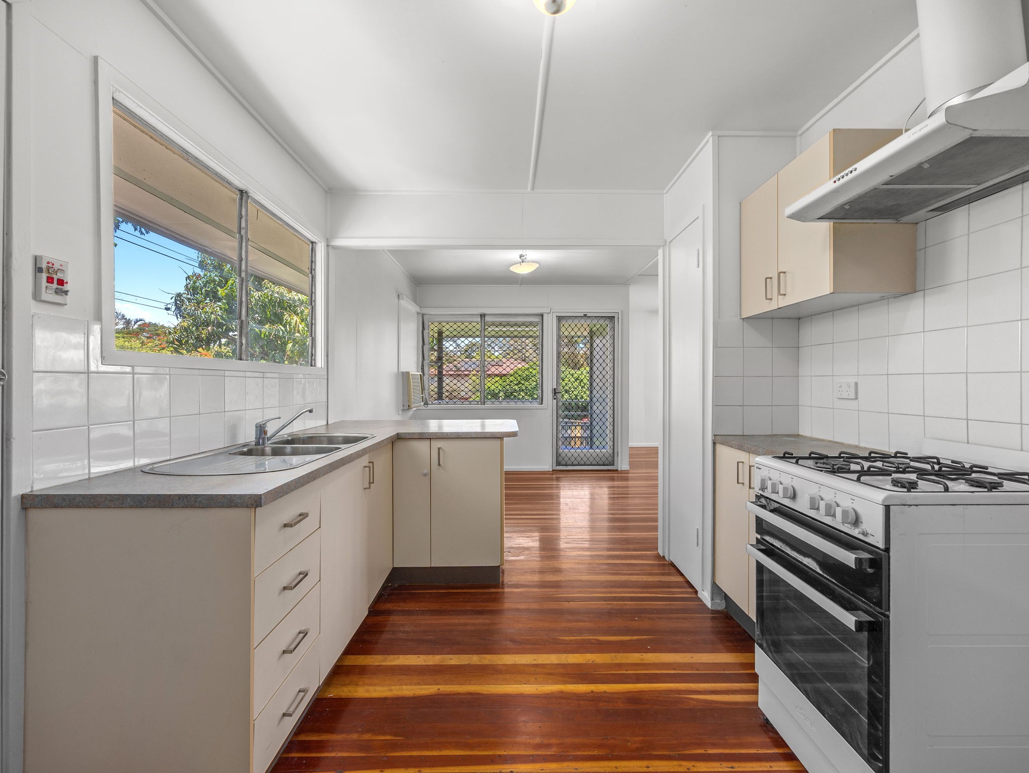 25 Kynance Street, Leichhardt, QLD 4305