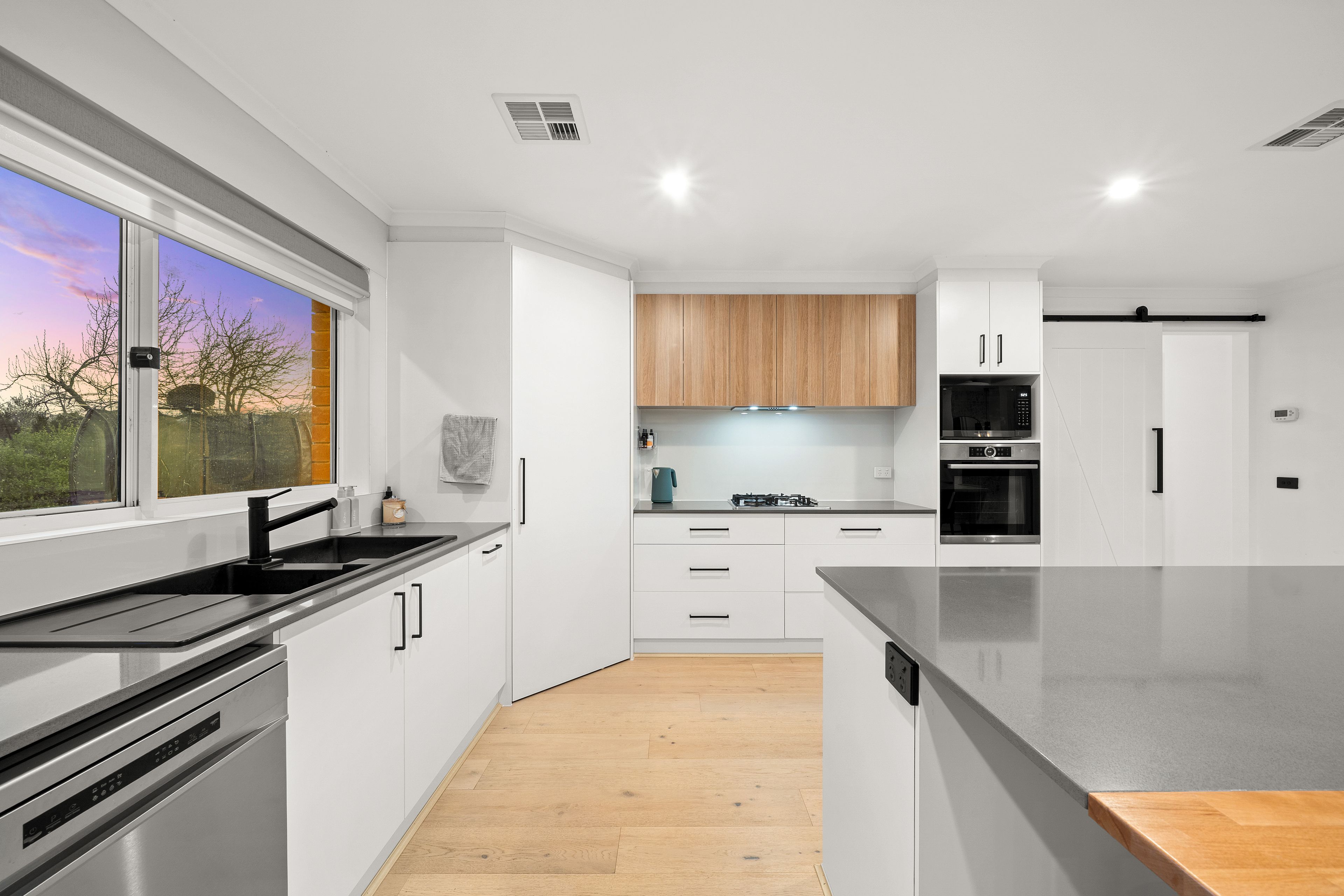 2 Jane Sutherland Street — photo 6 of 26