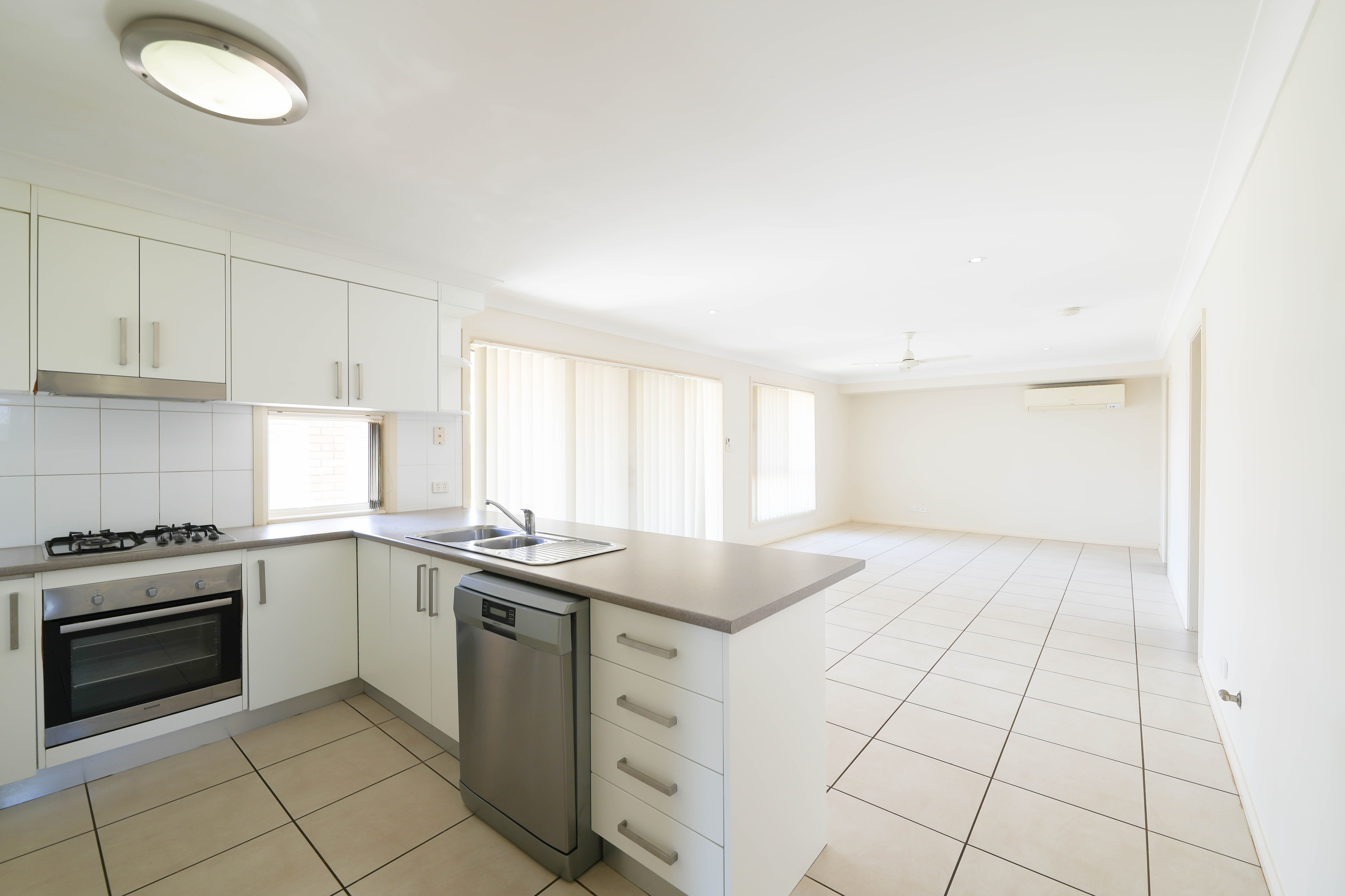 3 Rex Aubrey Place, Parkes, NSW 2870