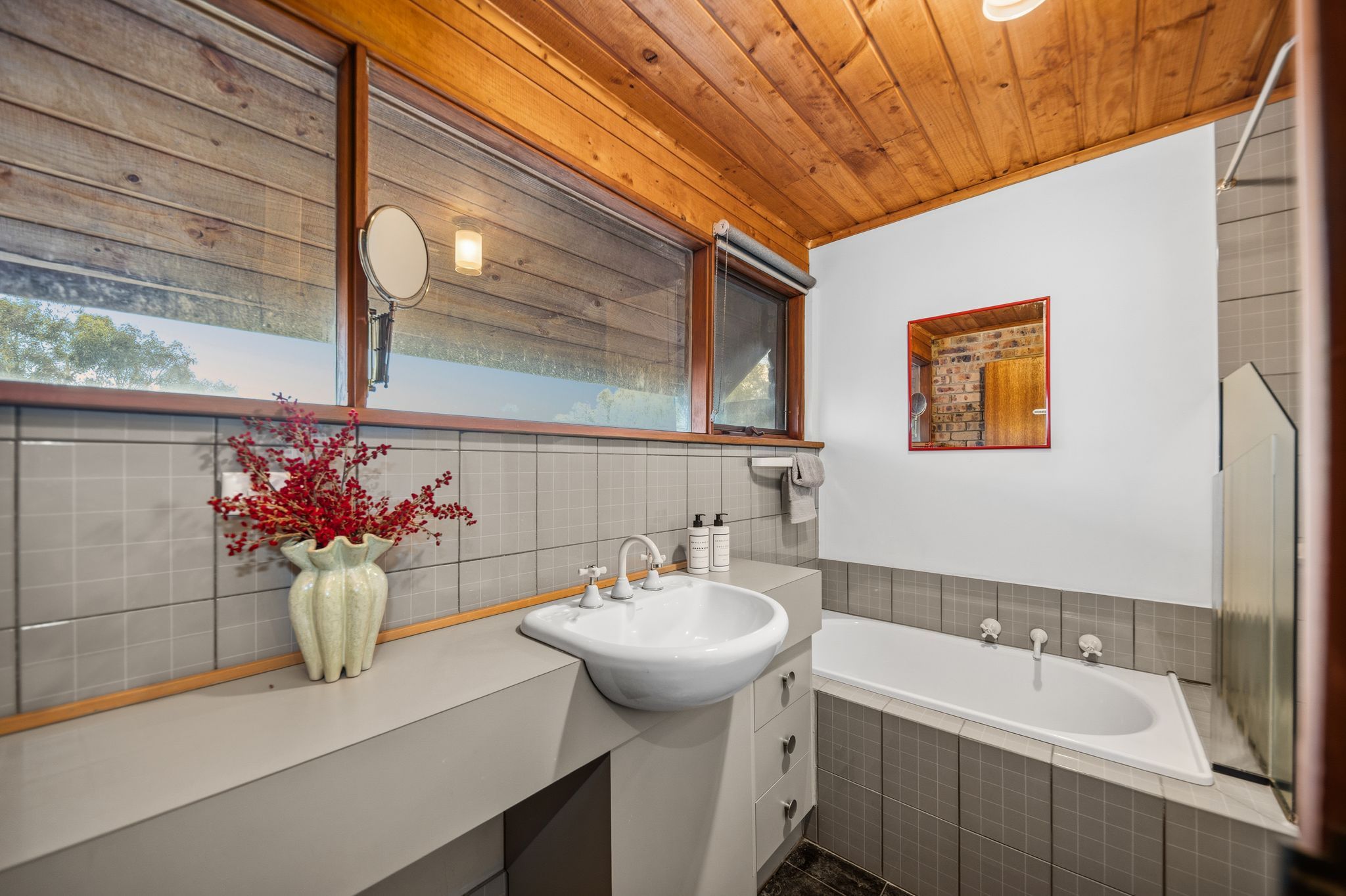 21 Tapson Crescent — photo 8 of 27