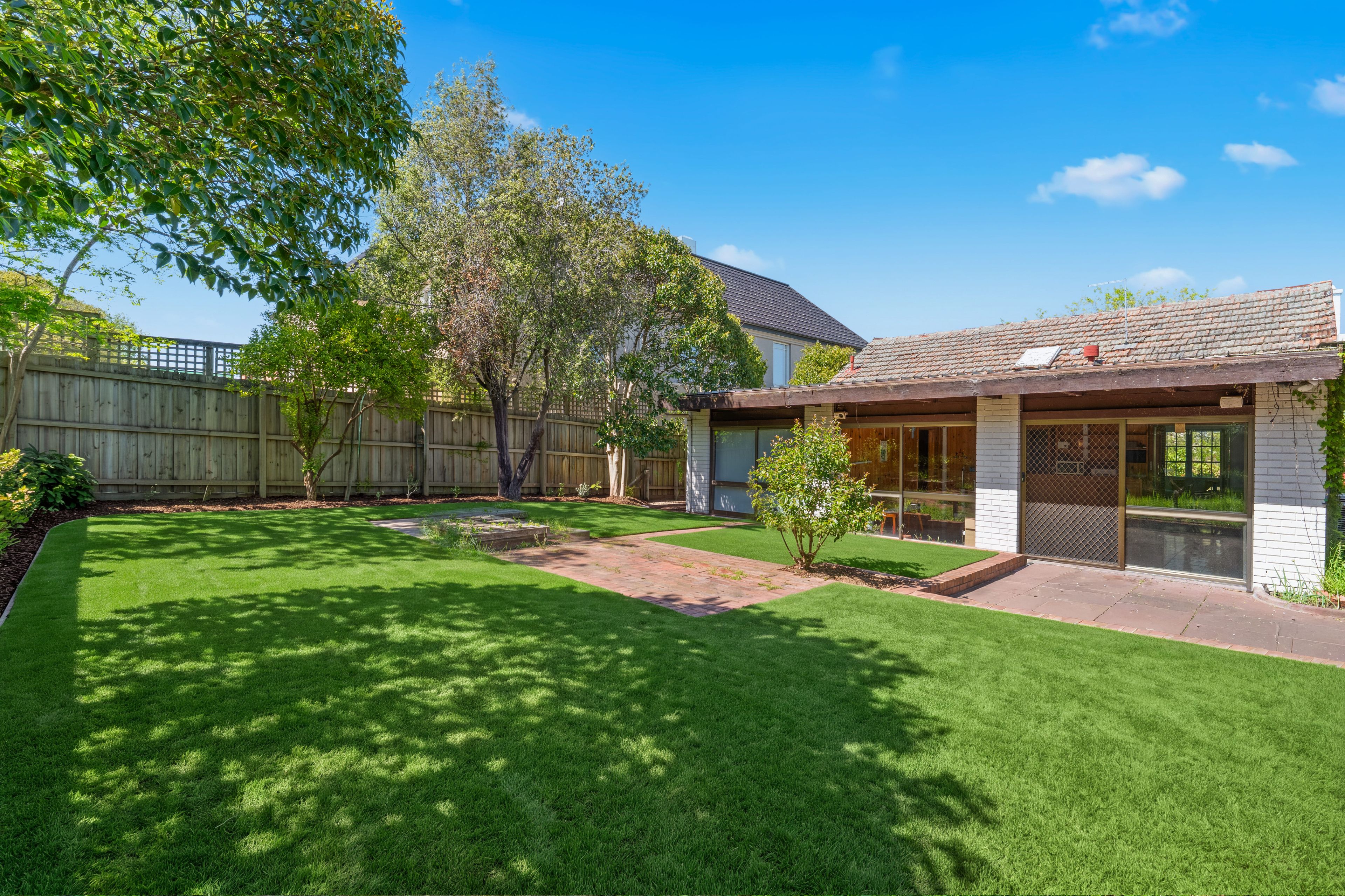 15 Lansdown Street — photo 10 of 11