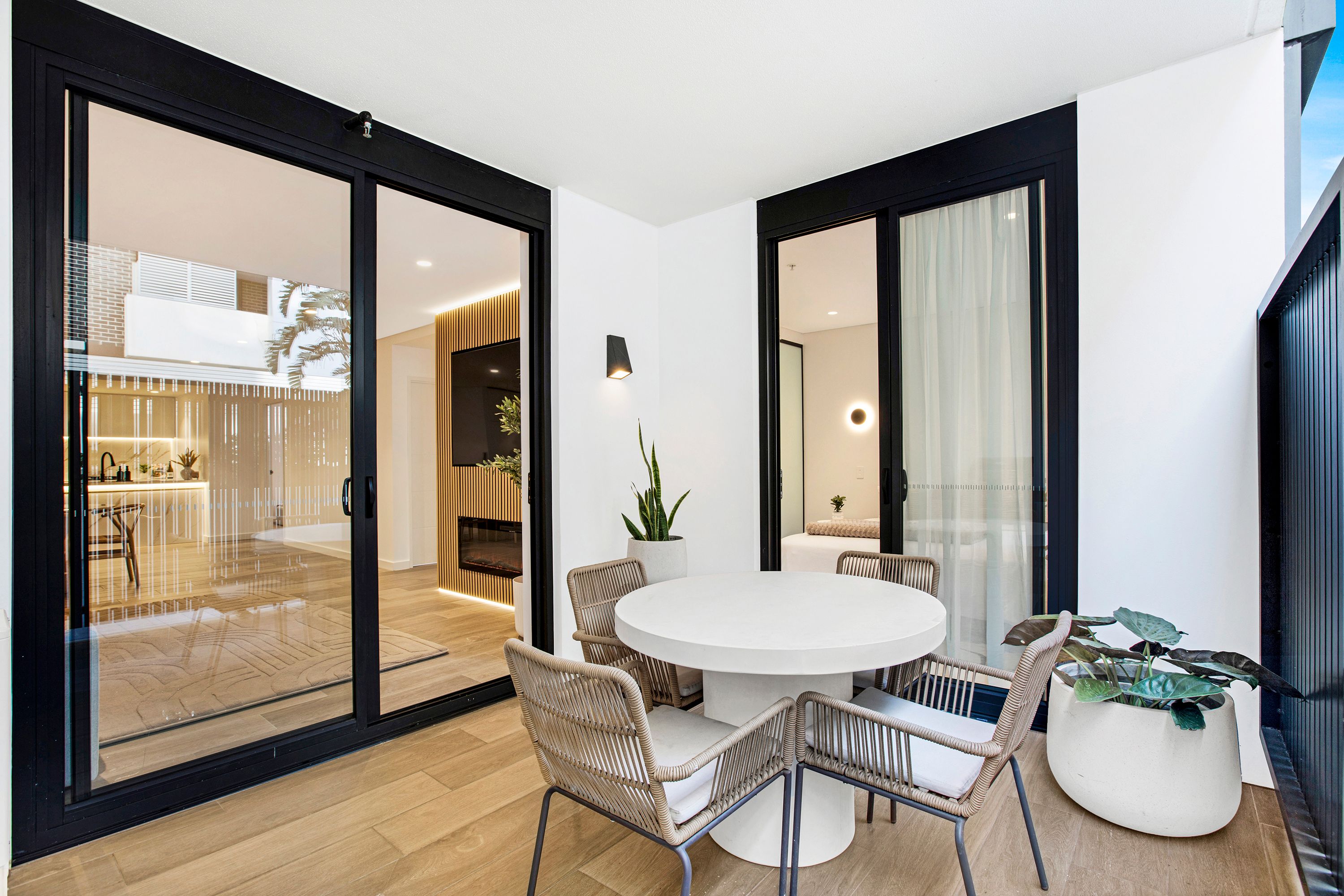 210/22 John Street — photo 4 of 12