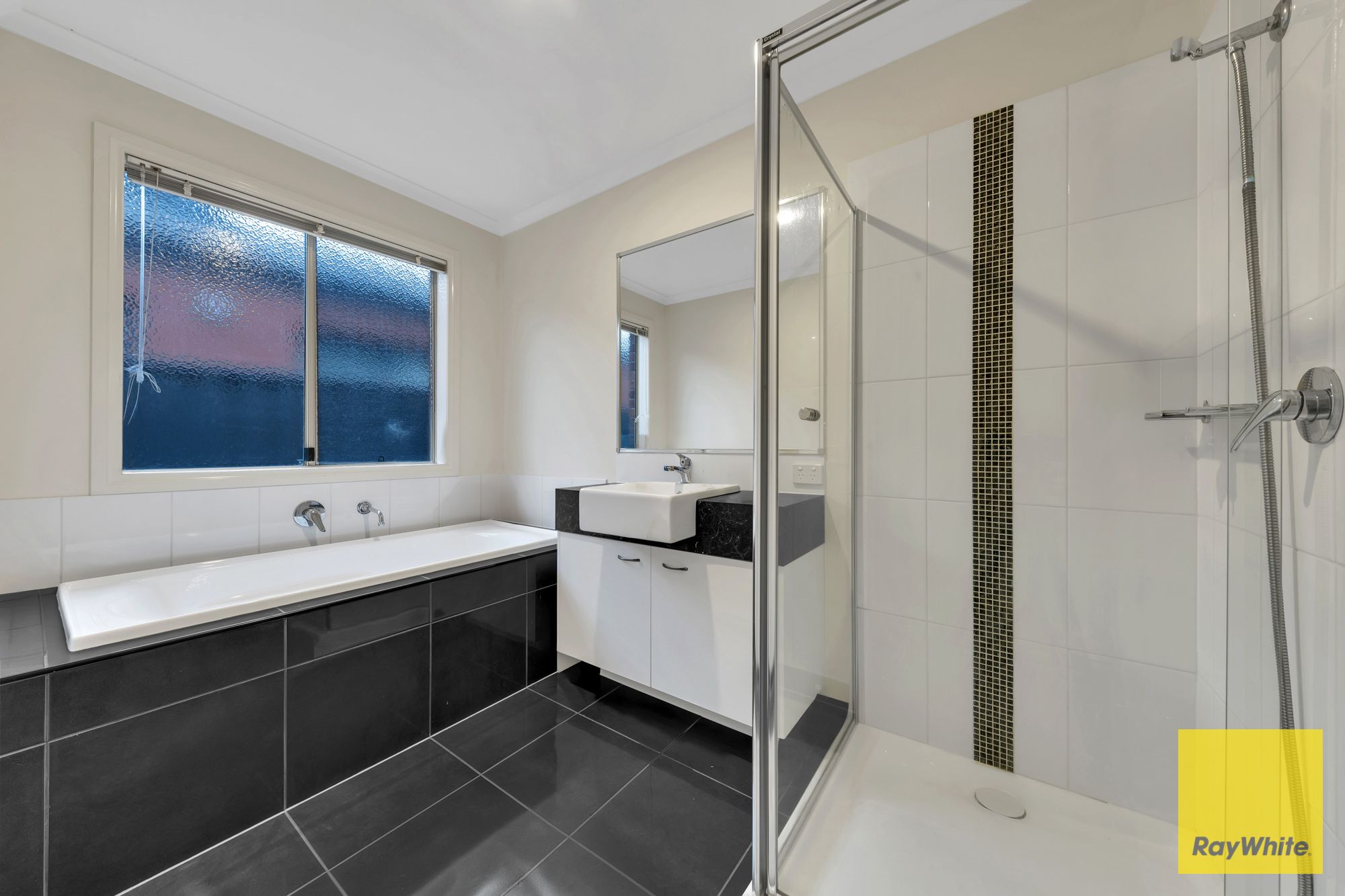 22 Lamington Drive — photo 9 of 18