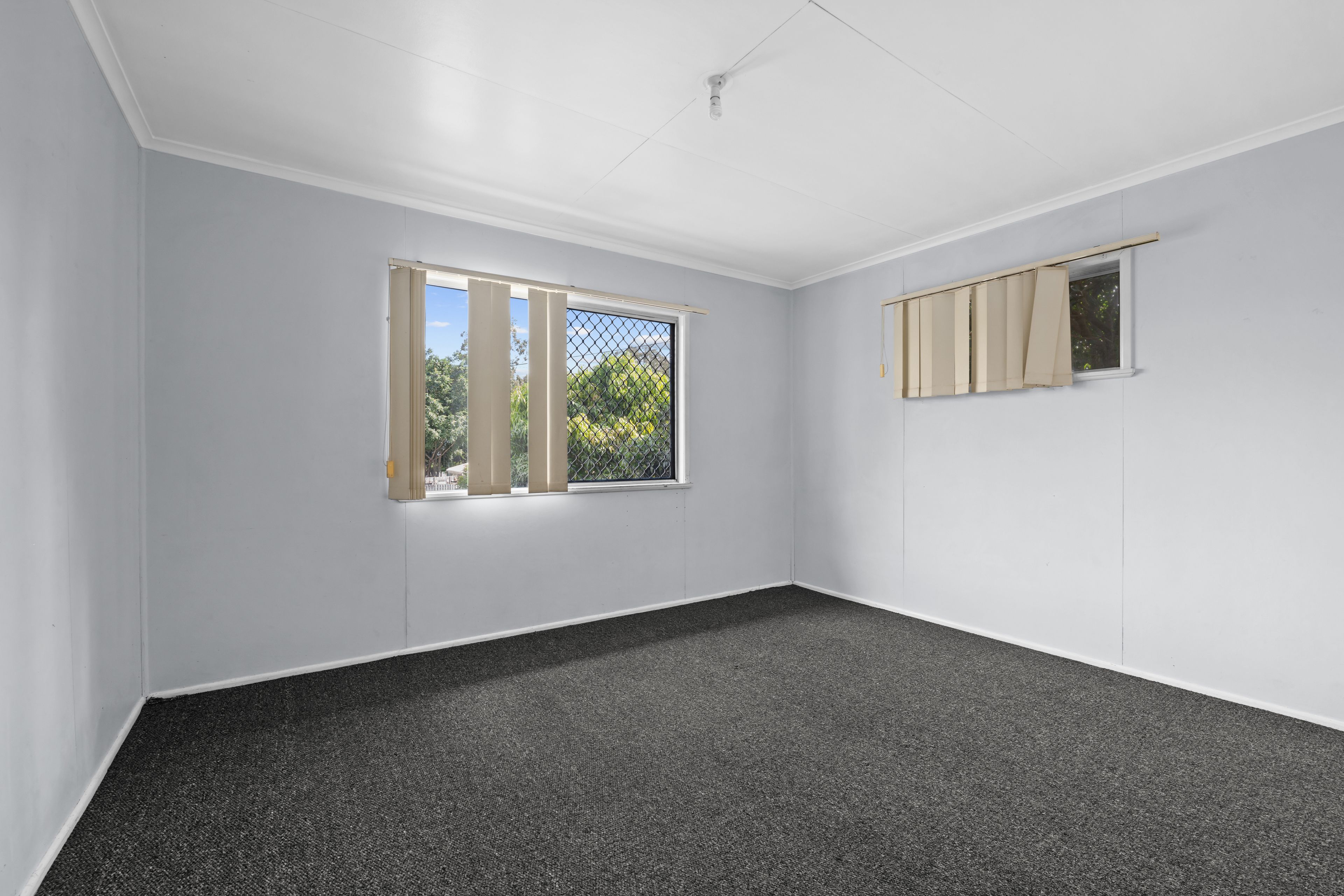 29 SOUTHAMPTON Road — photo 10 of 14