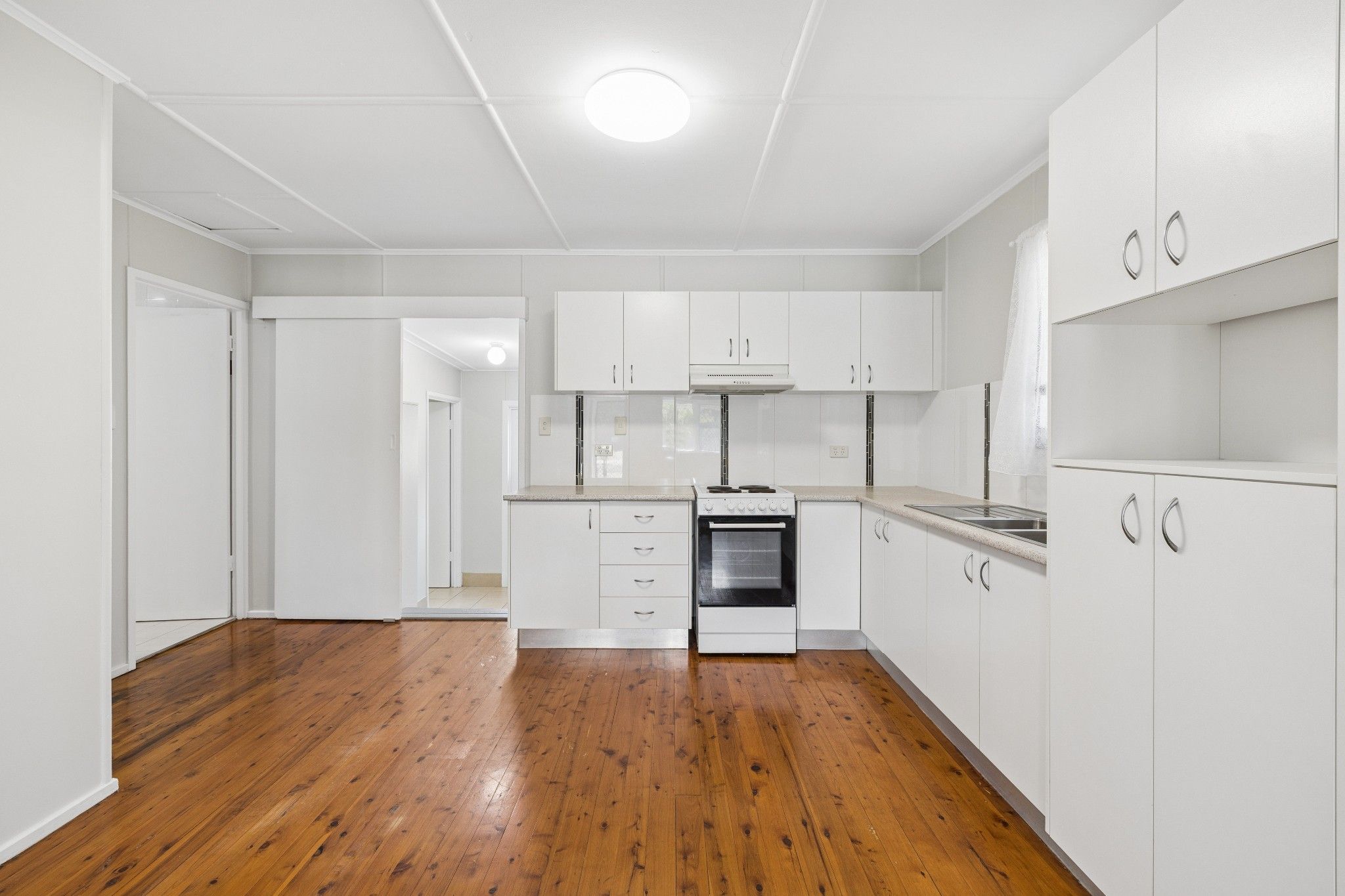 22 Inglis Street — photo 3 of 28