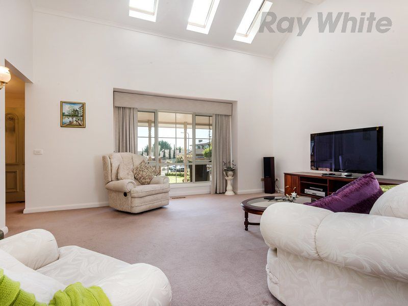 8 Helsal Court, Frankston, VIC 3199