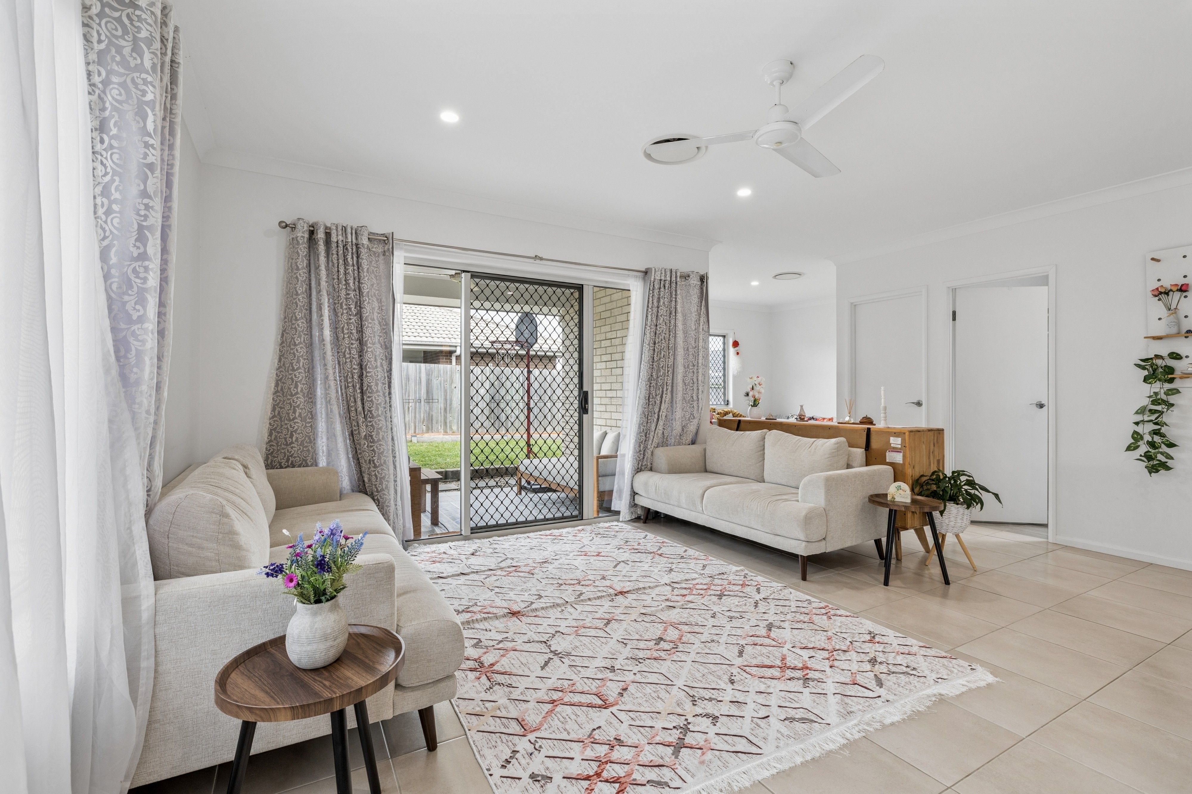 33 Rupert Crescent — photo 5 of 13